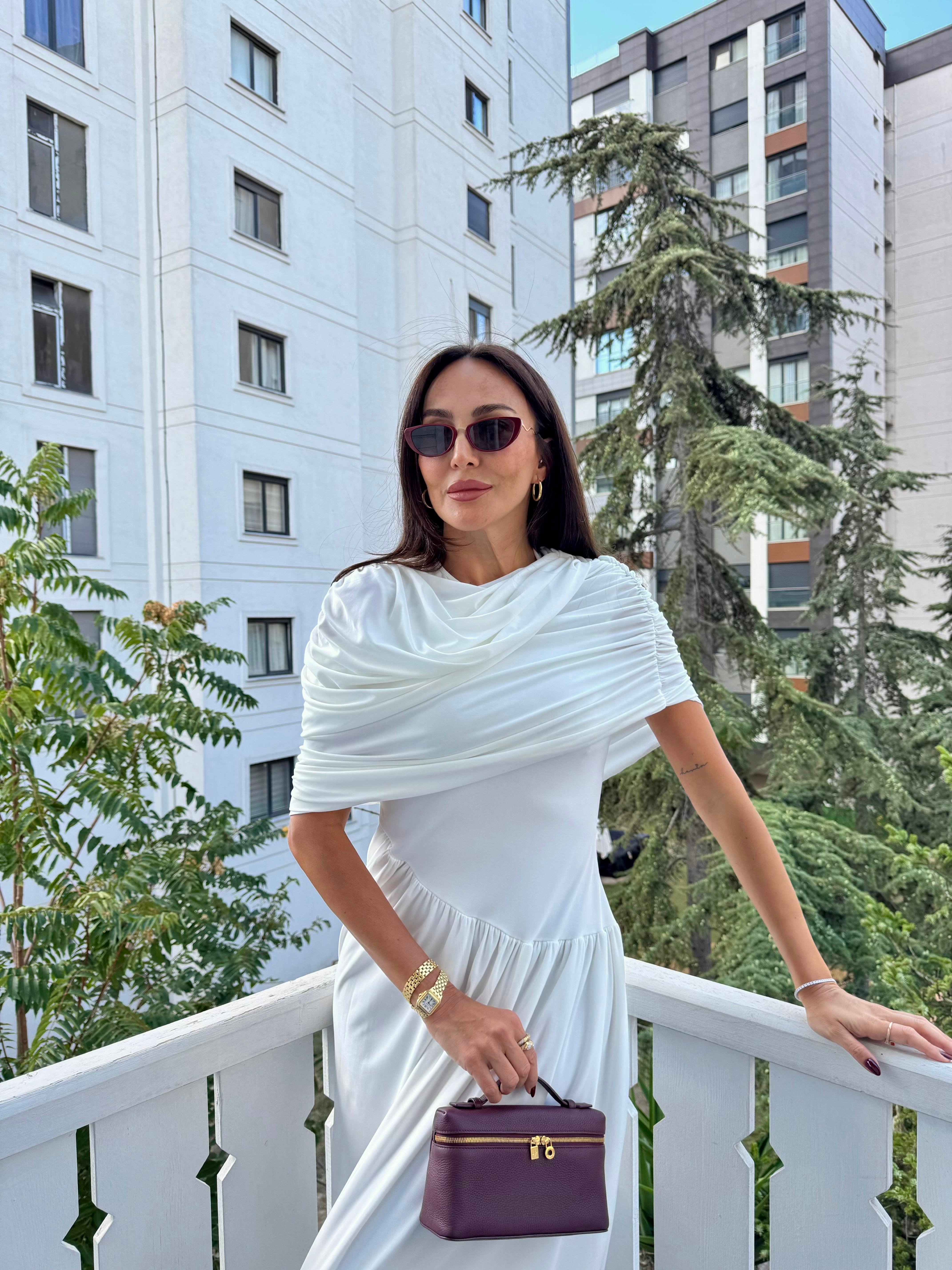 Beyaz Helen Elbise