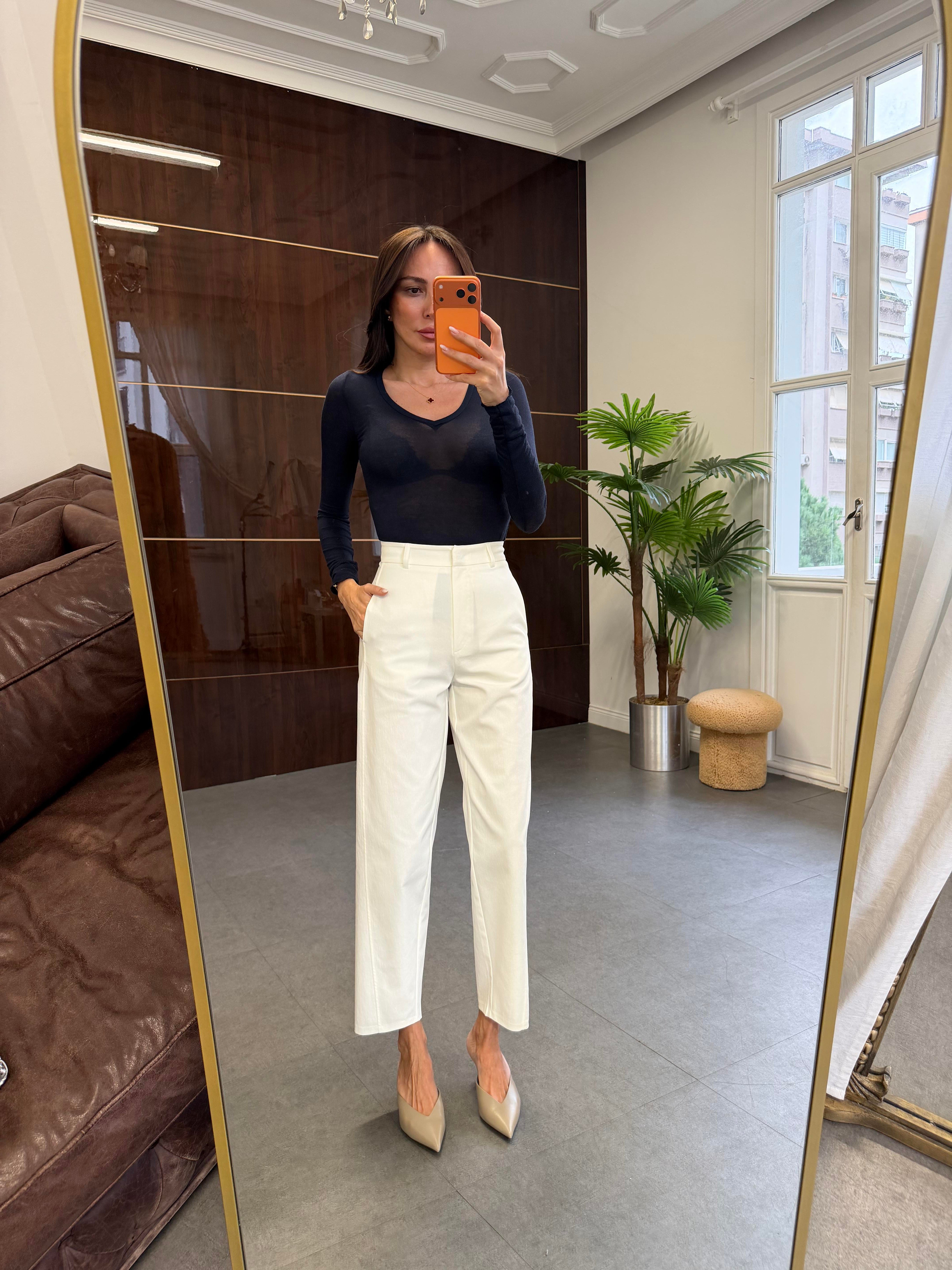 Beyaz Klasik Düz Kesim Pantolon