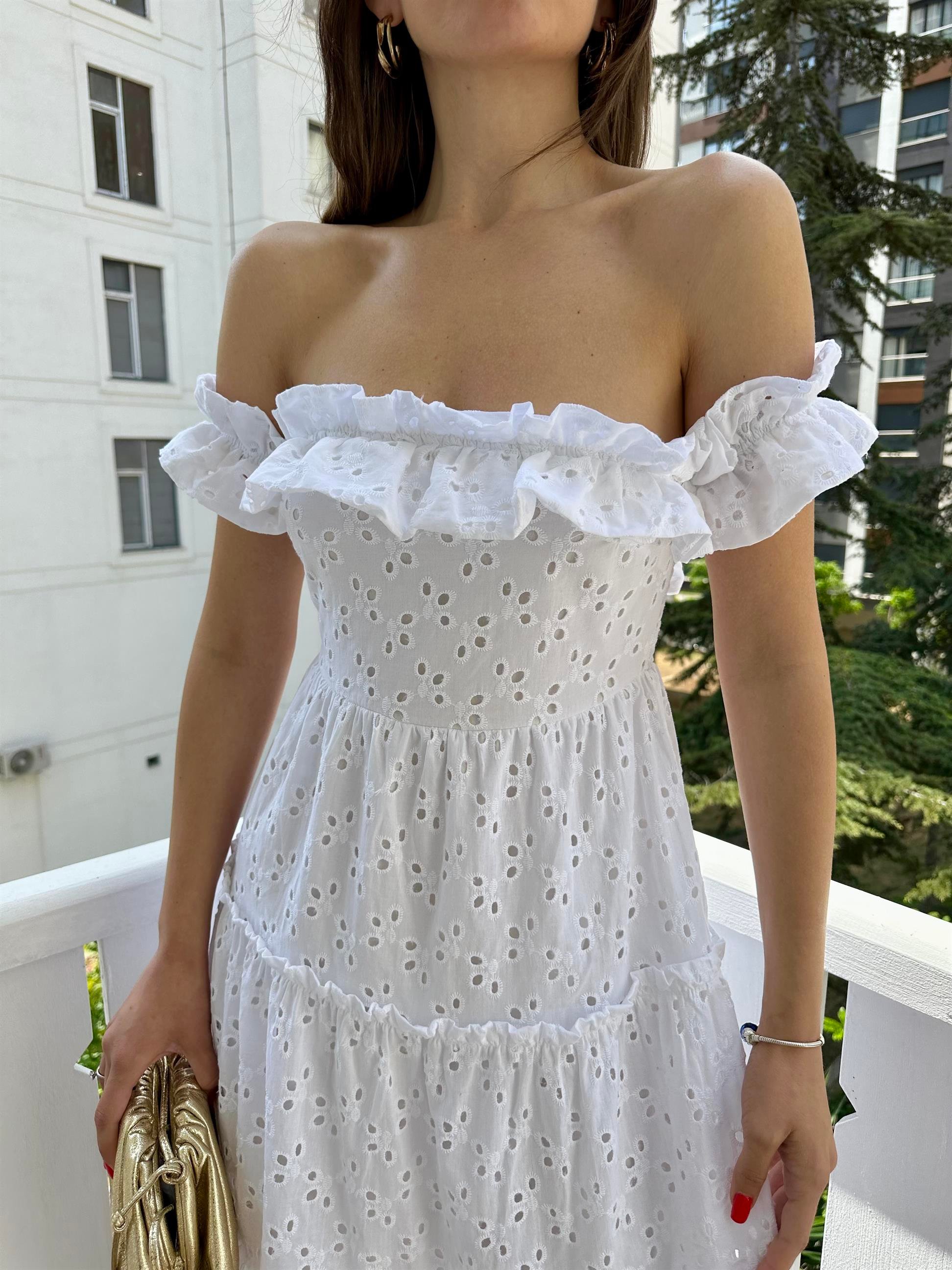 Beyaz Kolsuz Brode Elbise