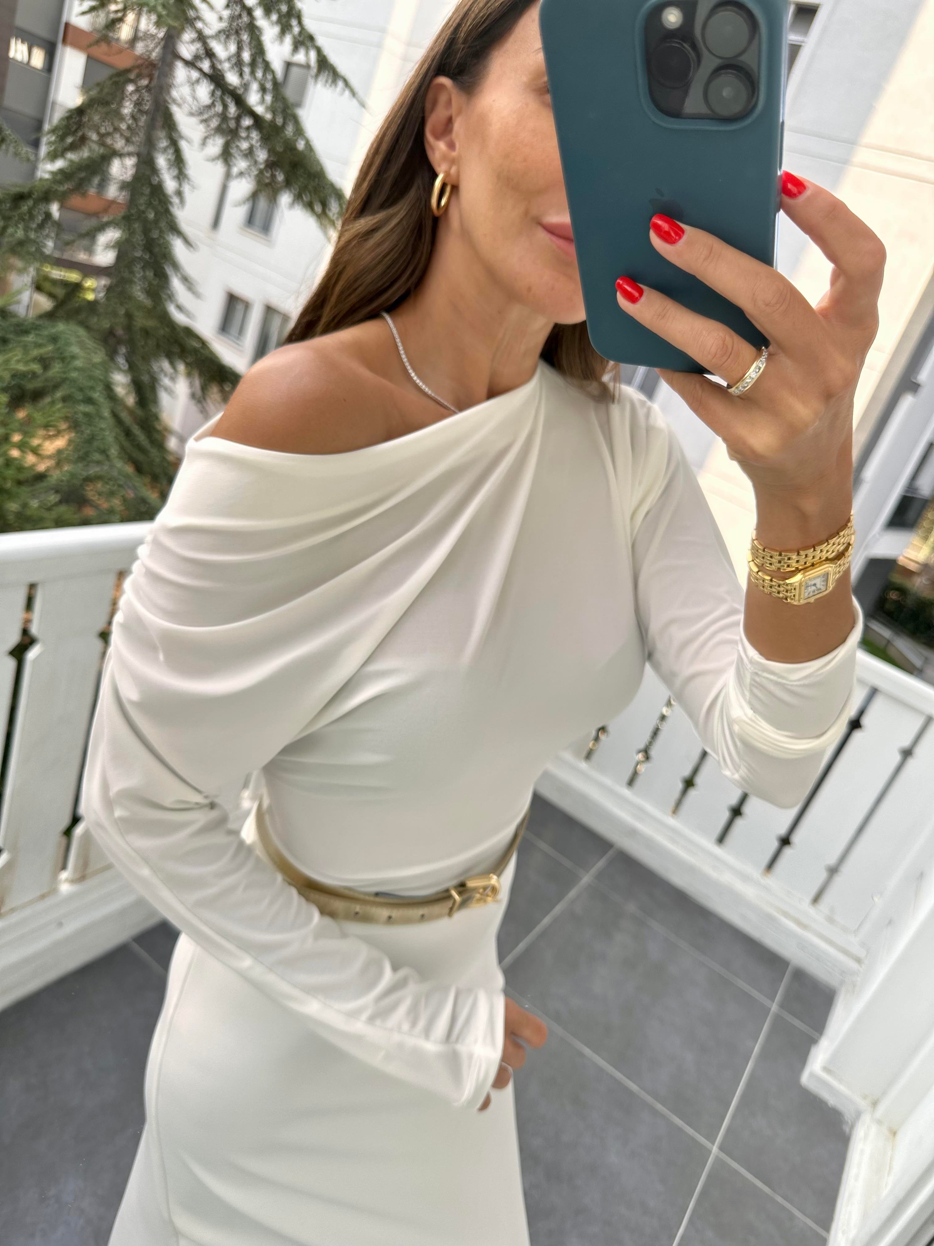 Beyaz Omzu Pileli Bluz