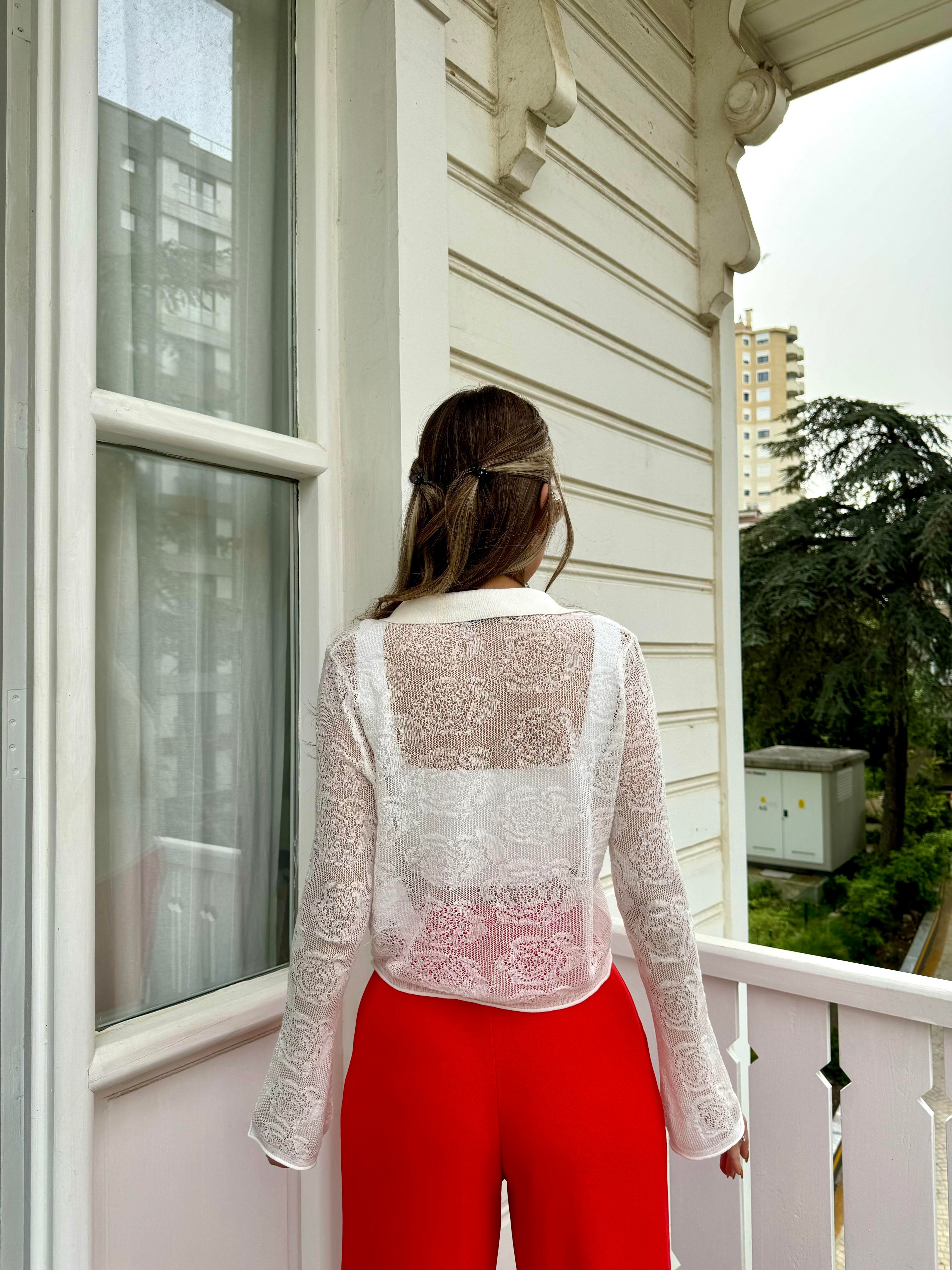 Beyaz Polo Yaka Transparan Gömlek Hırka