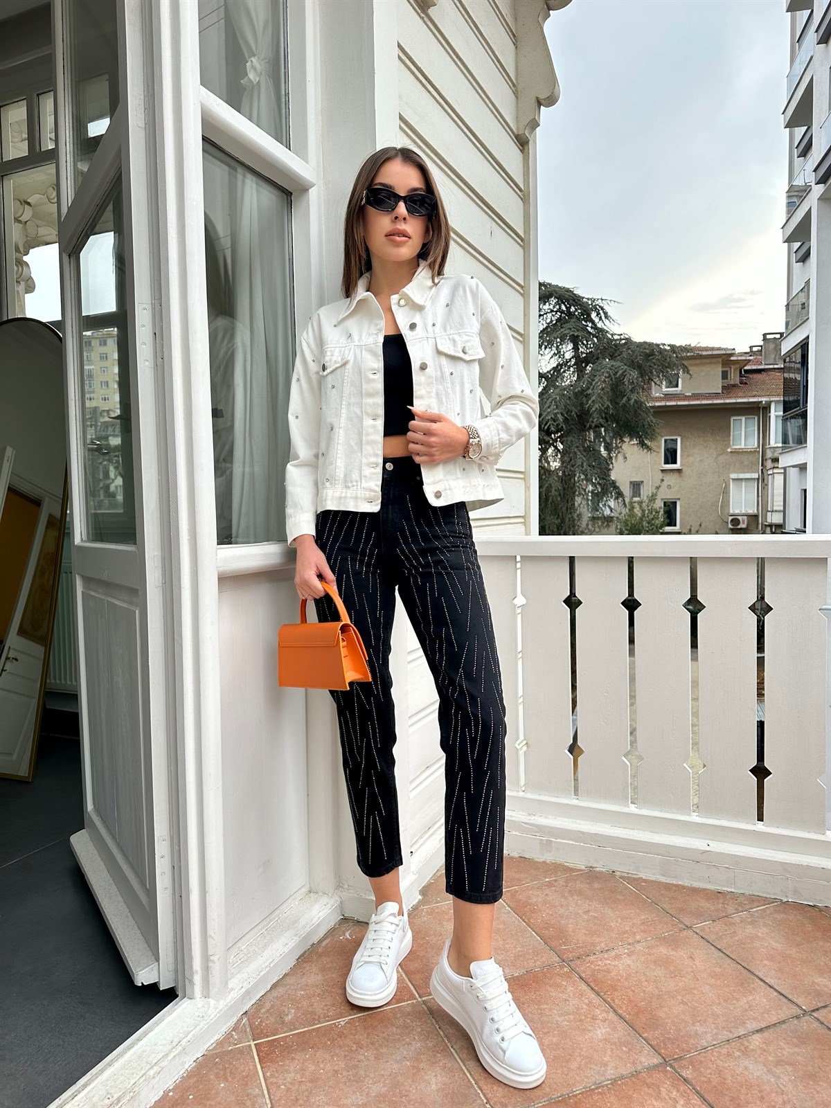 Beyaz Taşlı Jean Ceket