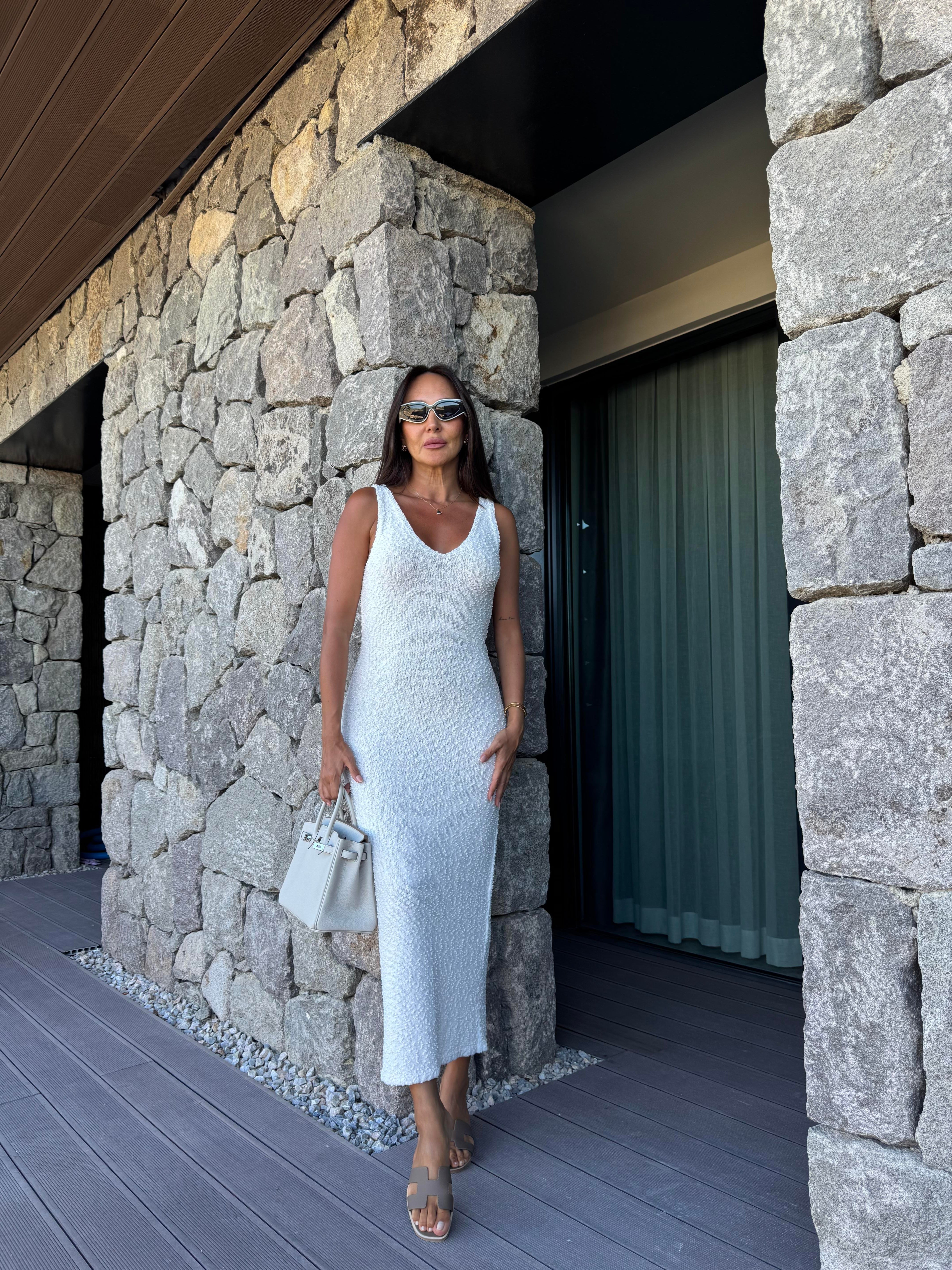 Beyaz V Yaka Uzun Örme Elbise