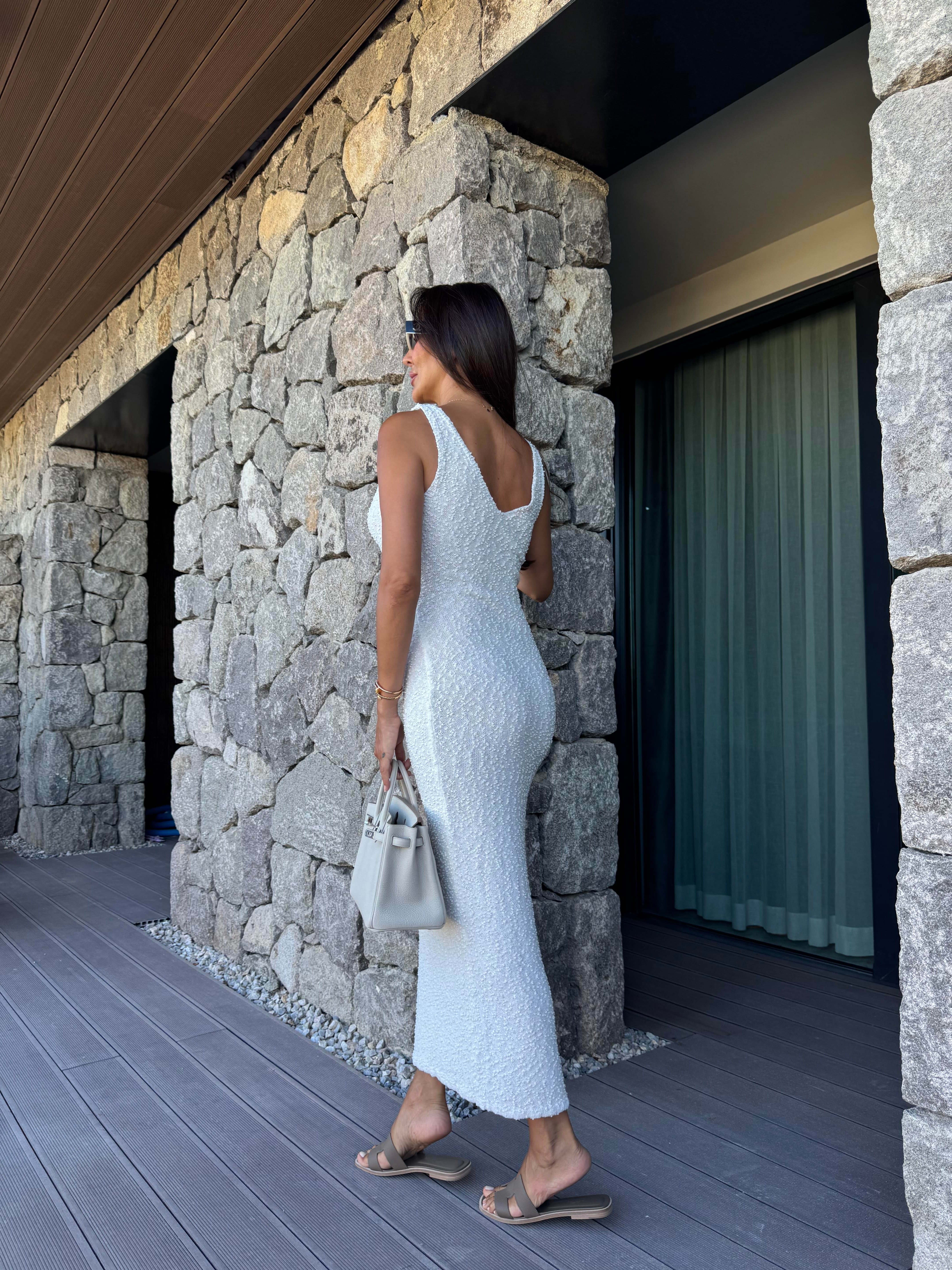 Beyaz V Yaka Uzun Örme Elbise