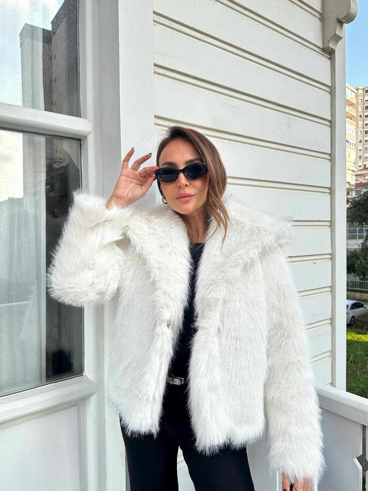 Beyaz Vegan Kısa Kürk Ceket