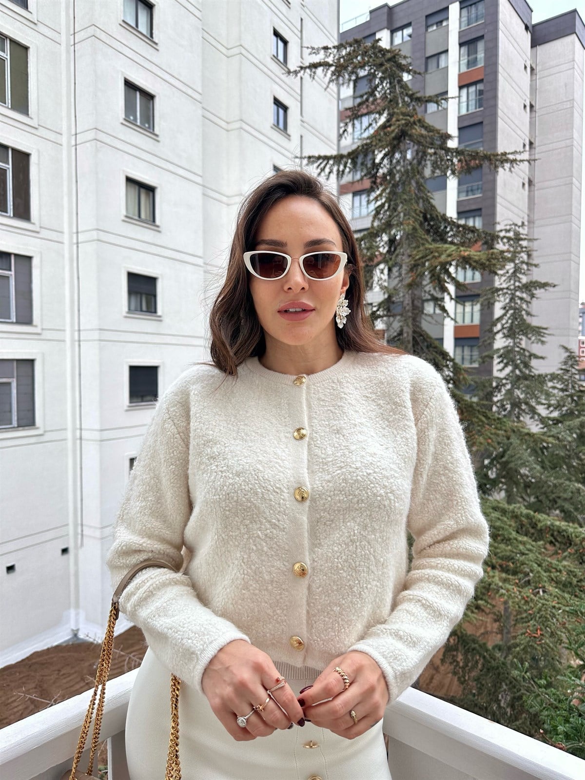 Ekru Altın Renk Düğmeli Hırka