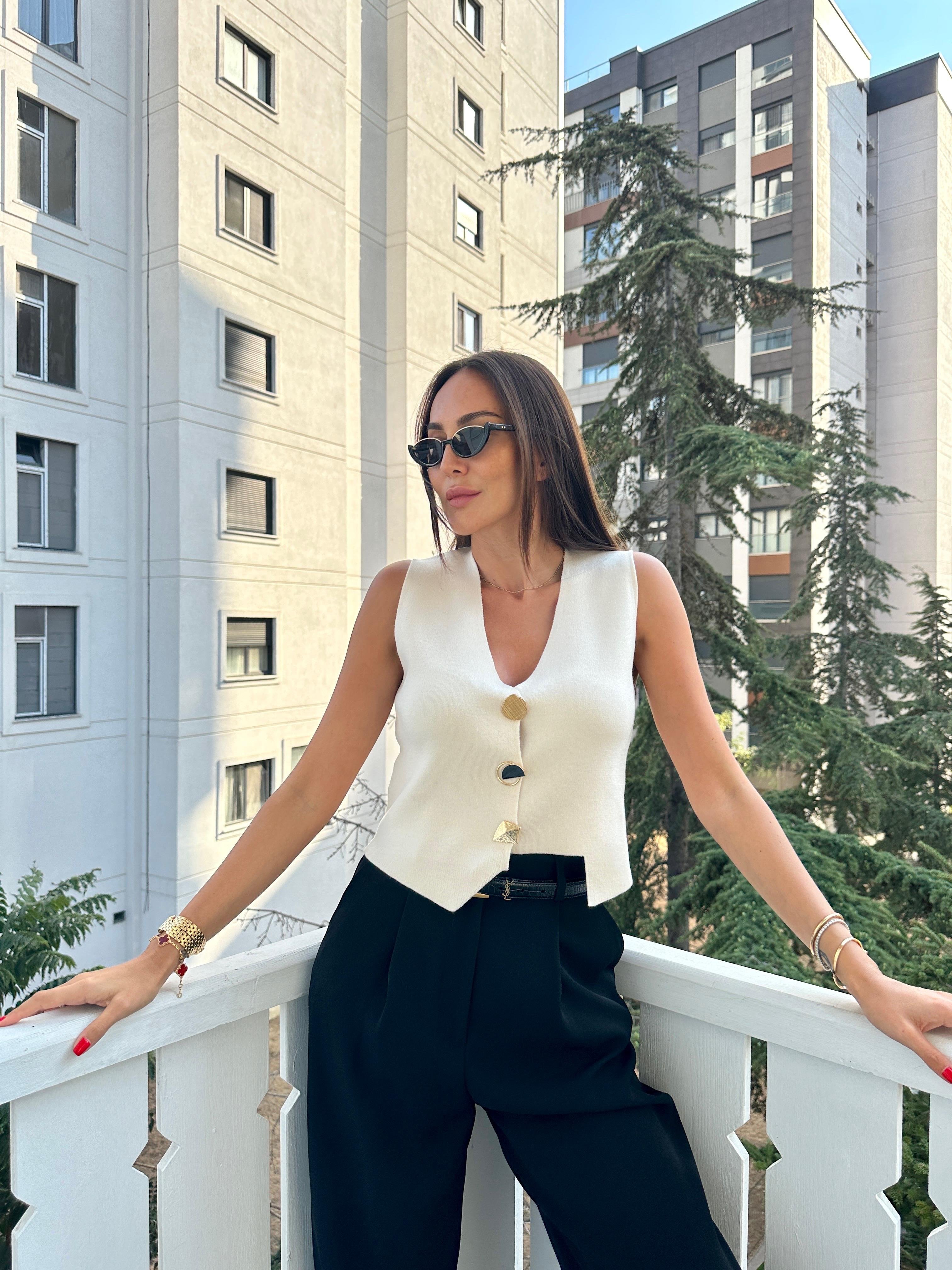 Ekru Çelik Örme Yelek