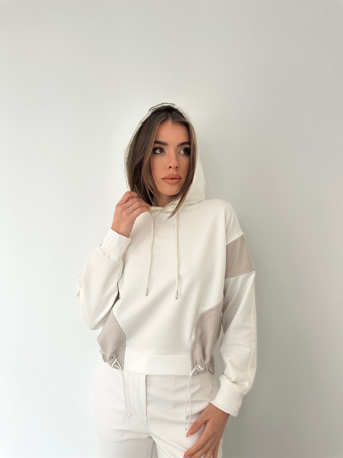 Ekru  Cepli Kapüşonlu Sweat