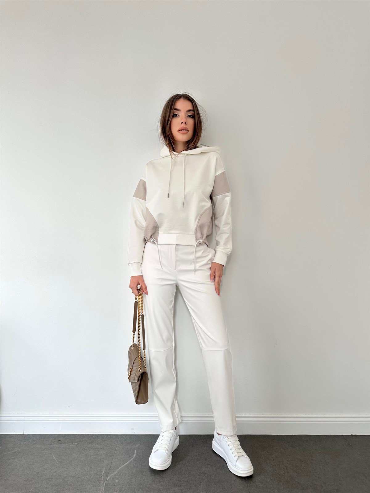 Ekru  Cepli Kapüşonlu Sweat