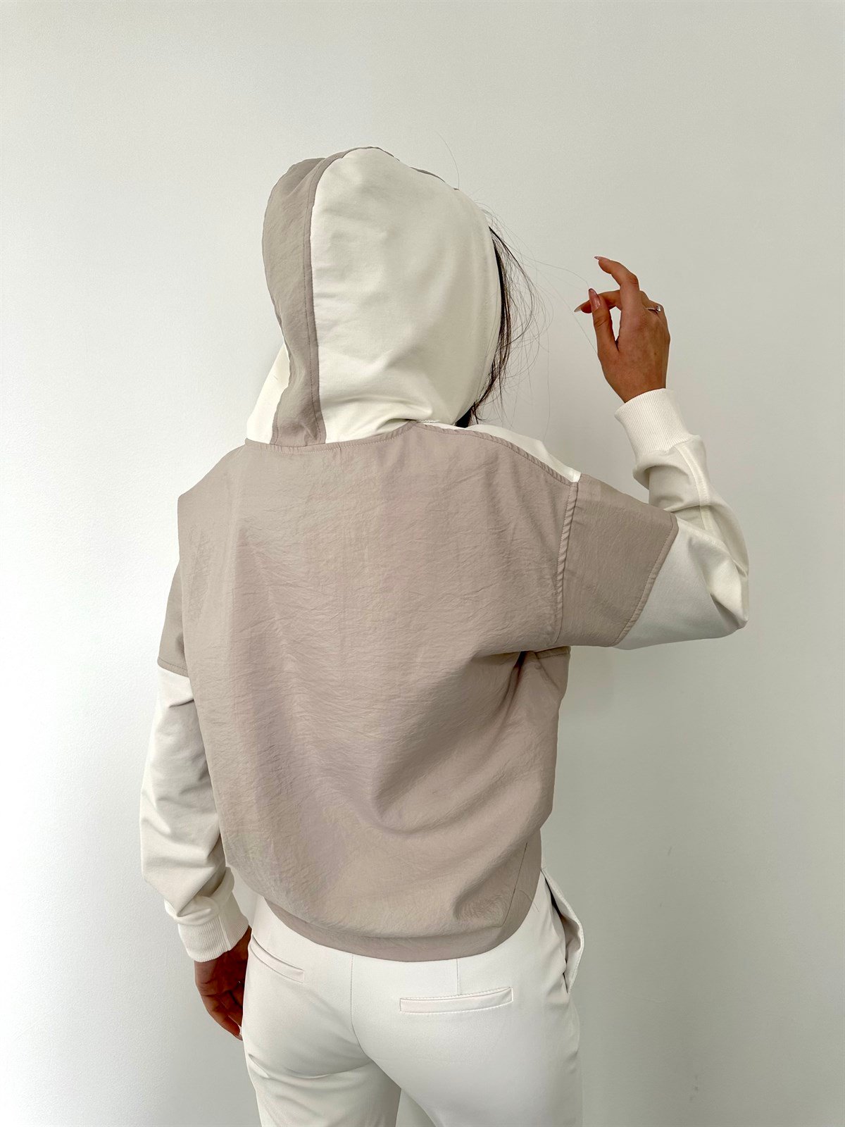 Ekru  Cepli Kapüşonlu Sweat