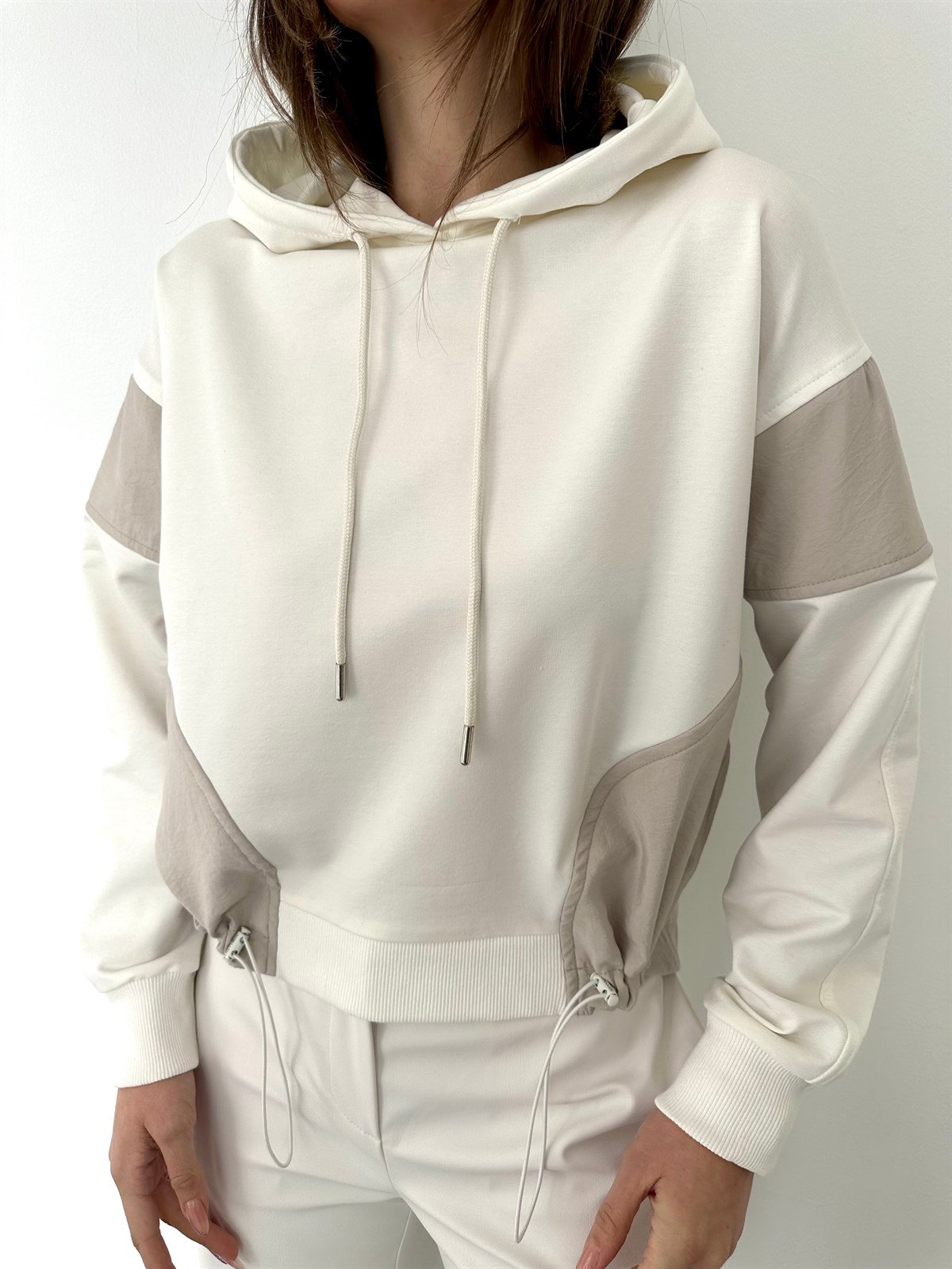 Ekru  Cepli Kapüşonlu Sweat