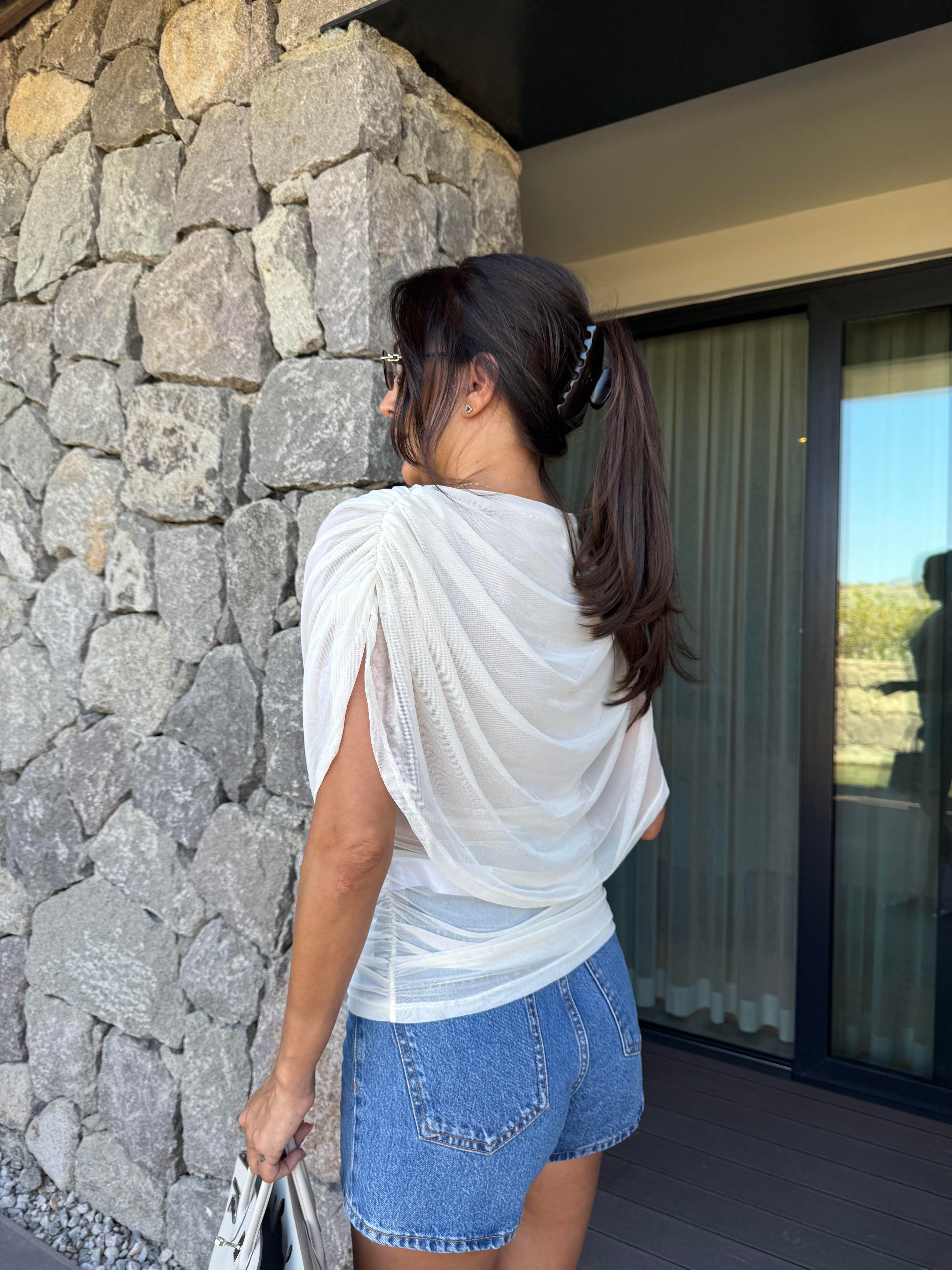 Ekru Dökümlü Bluz