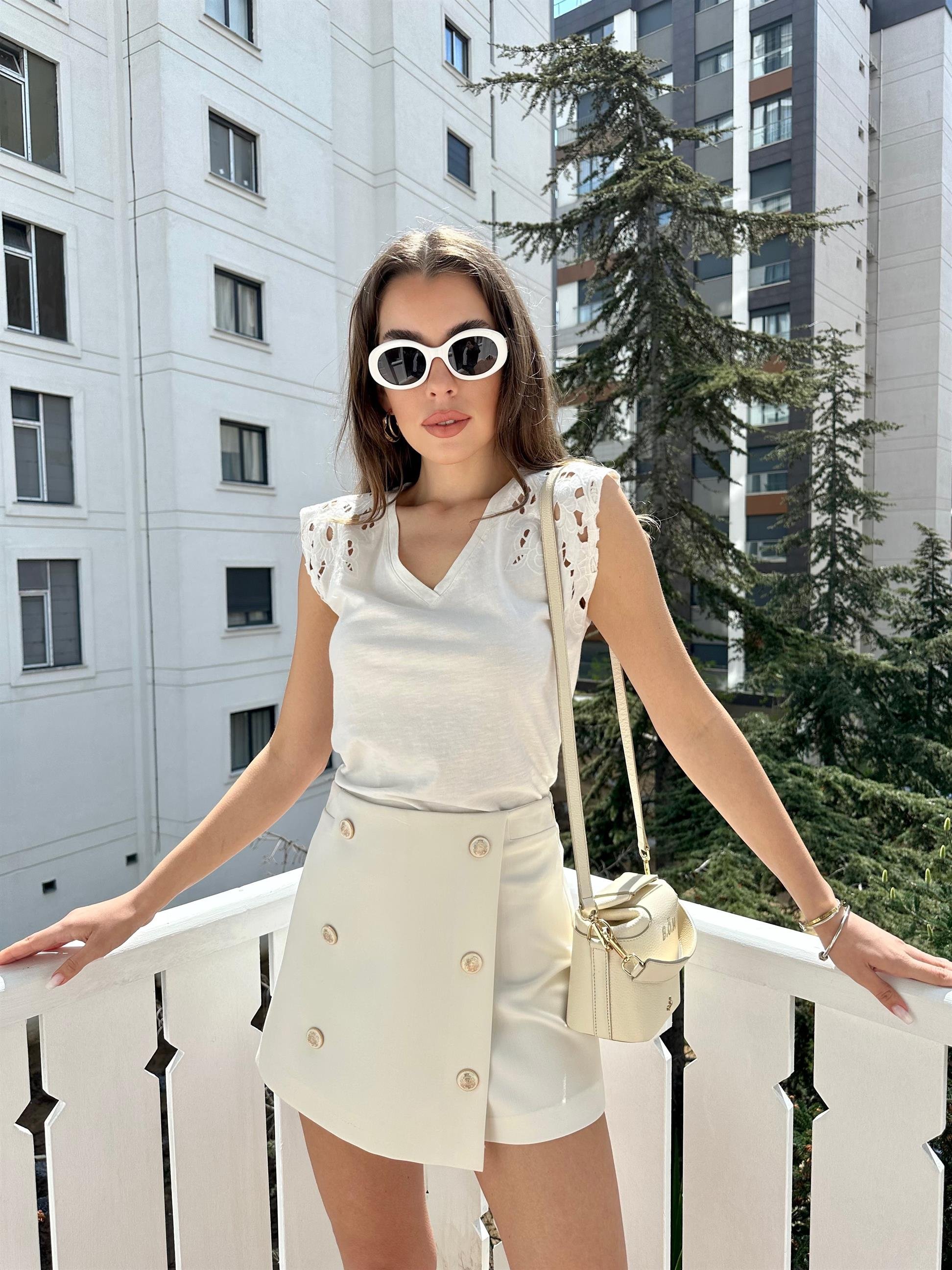 Ekru Dore Düğmeli Şort