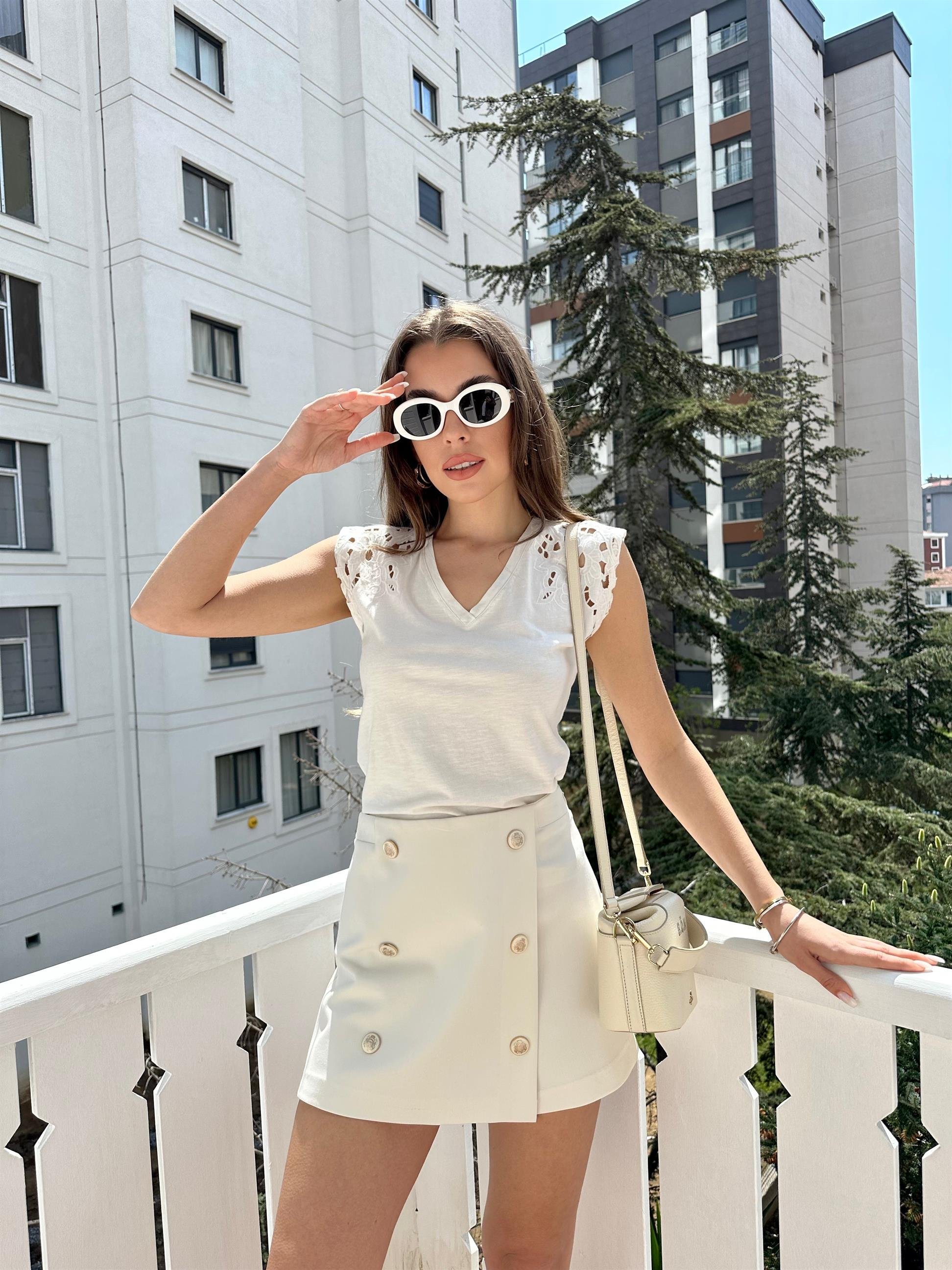 Ekru Dore Düğmeli Şort