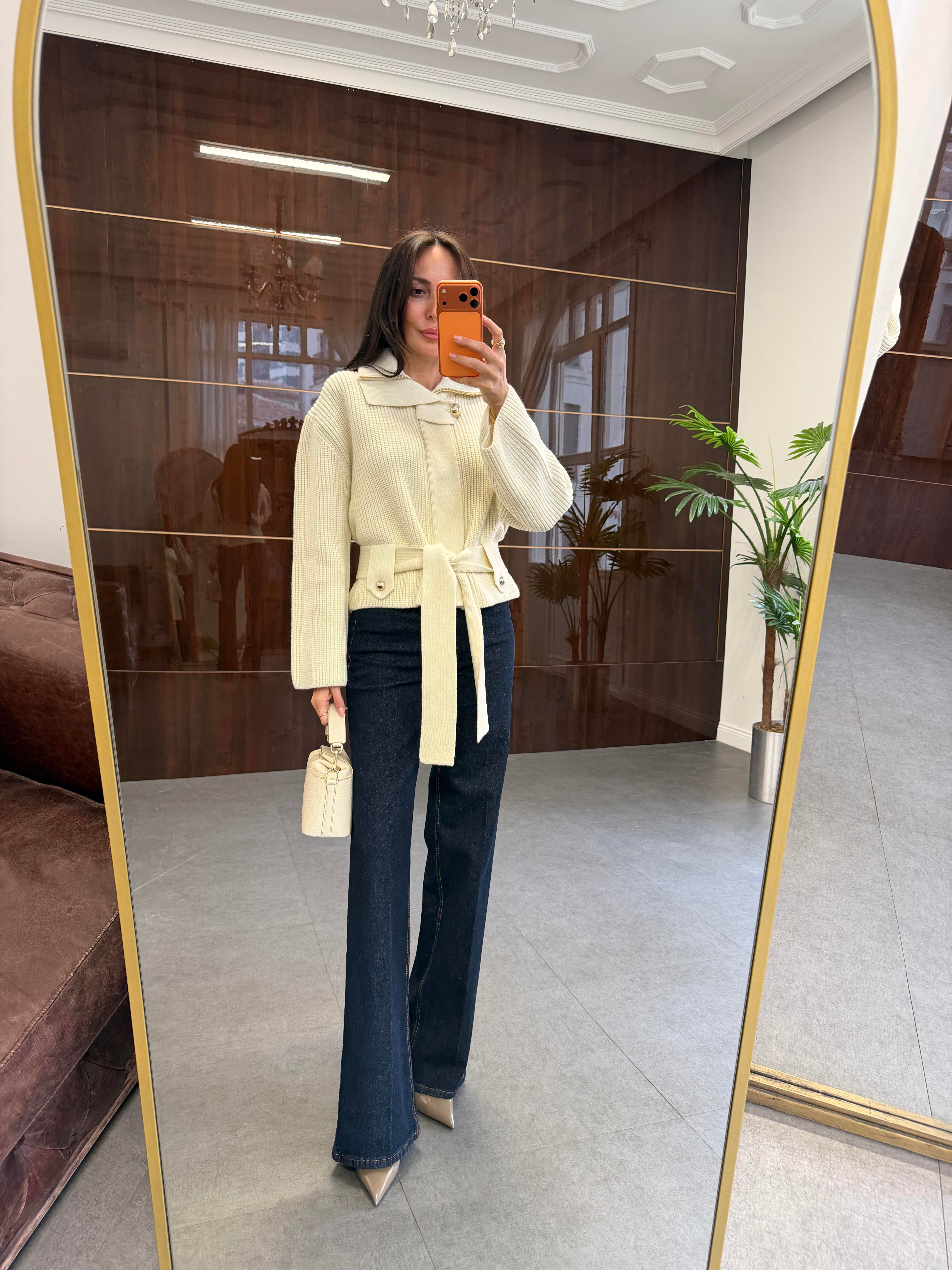 Ekru Fermuarlı Kemerli Düğmeli Yünlü Triko Hırka