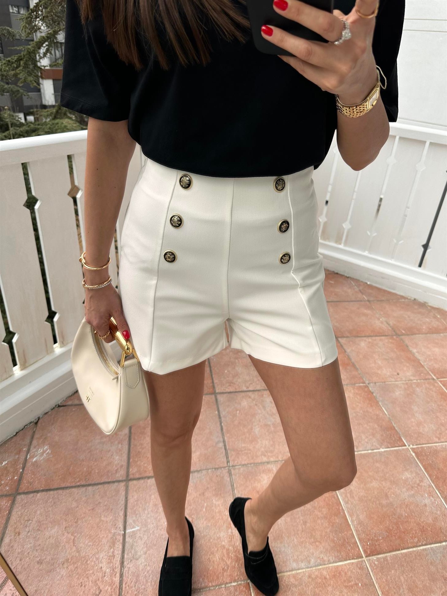 Ekru  Gold Düğmeli Şort