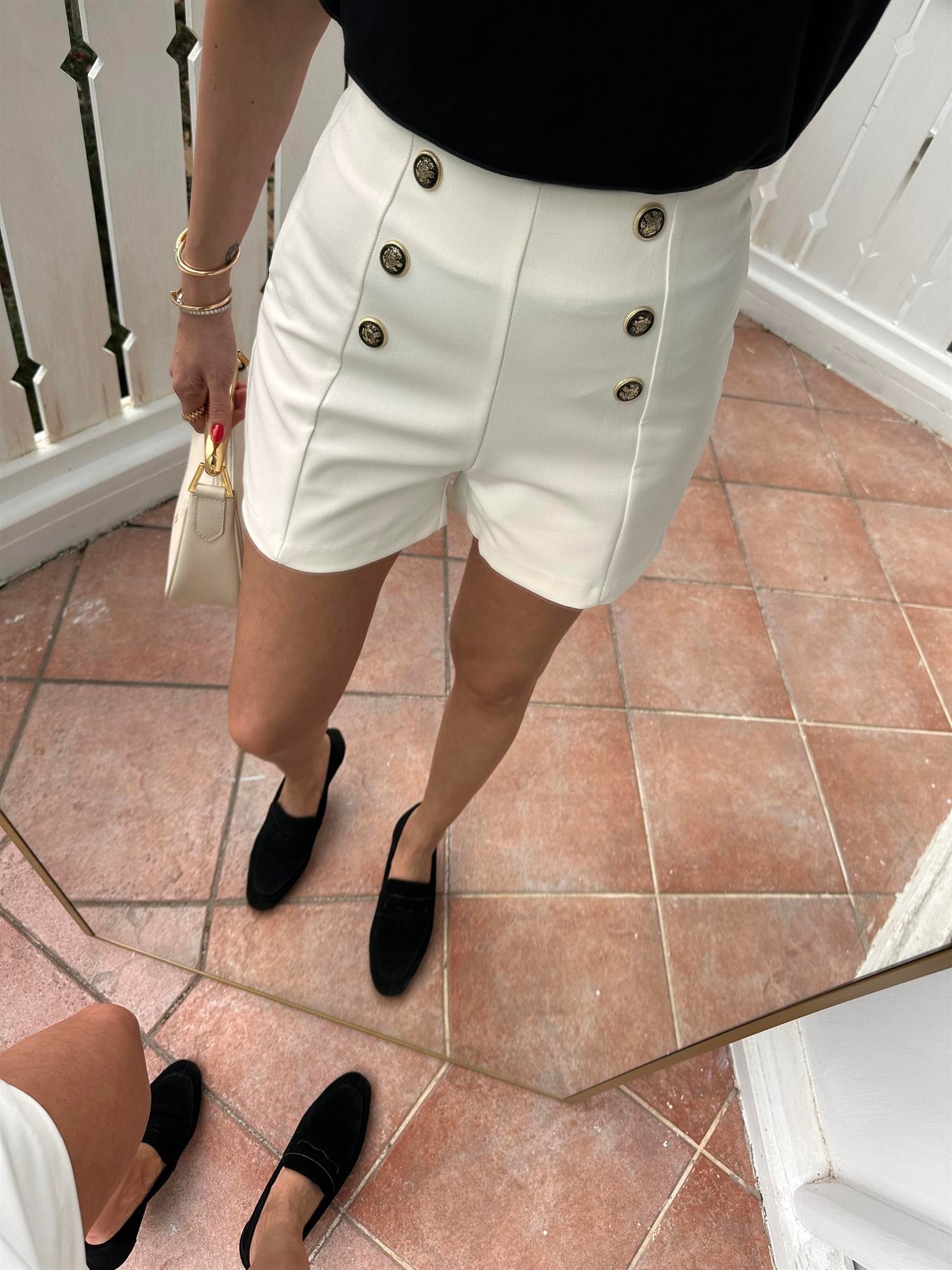 Ekru  Gold Düğmeli Şort