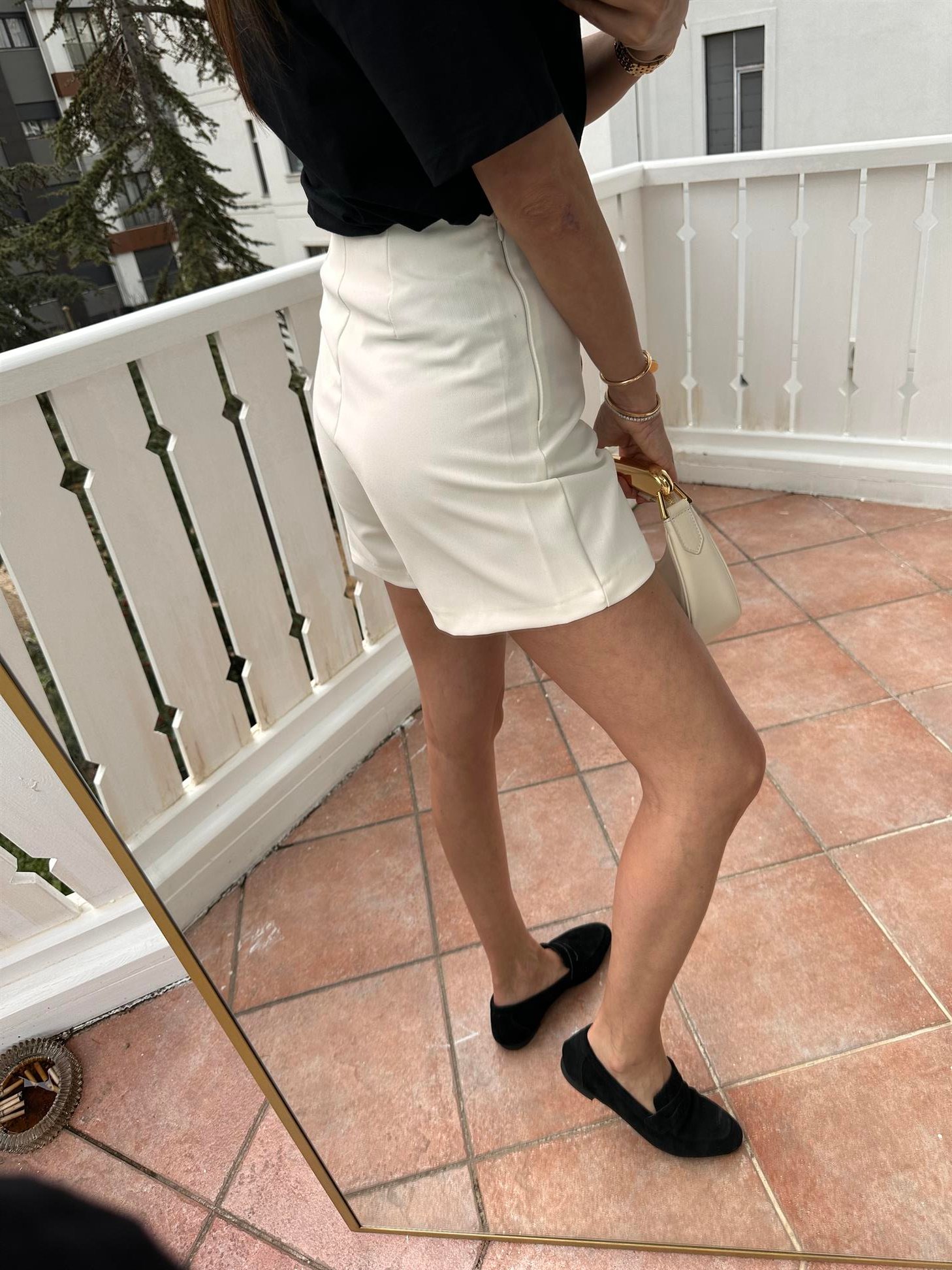 Ekru  Gold Düğmeli Şort