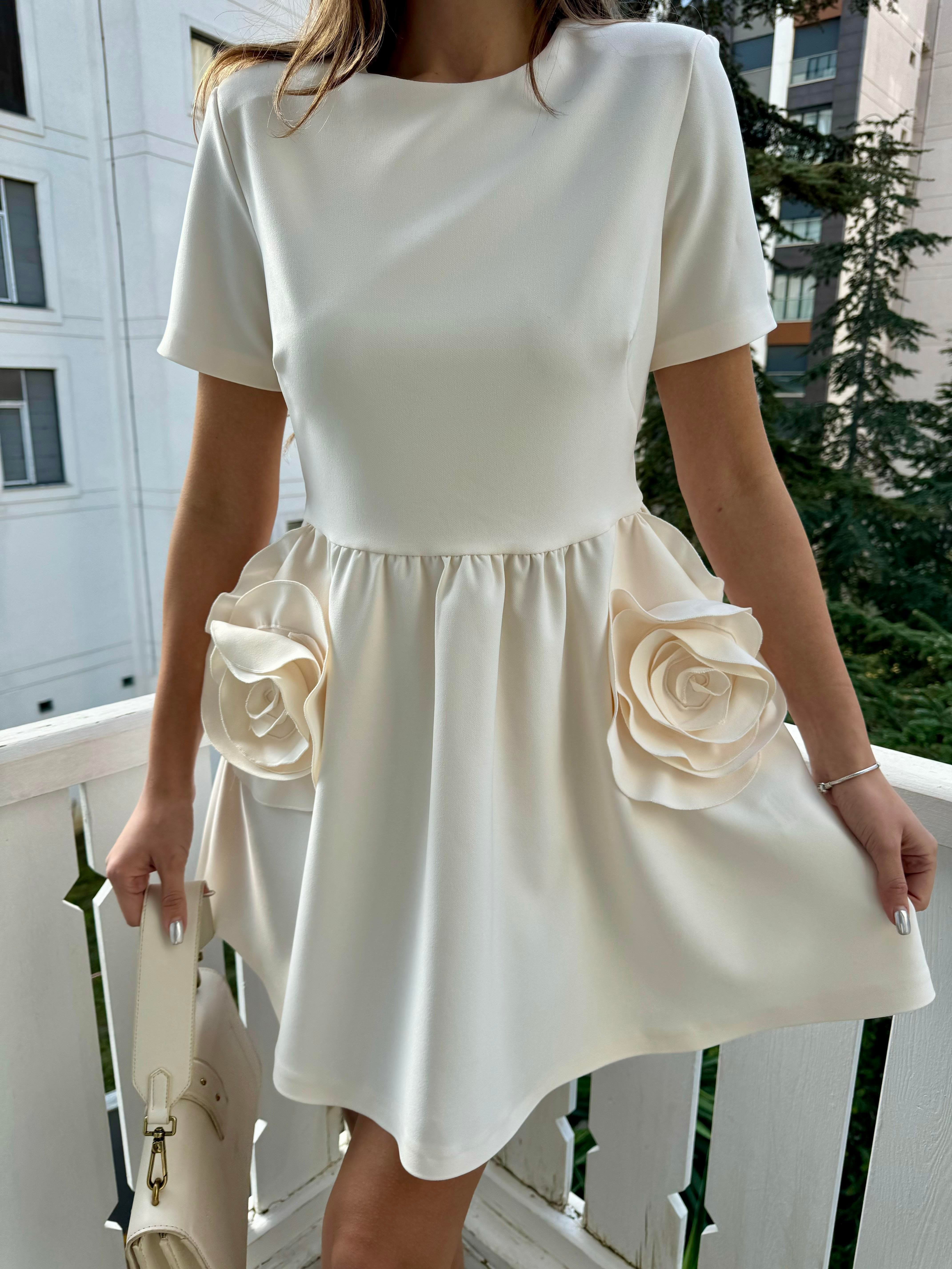 Ekru Gül Detay Elbise