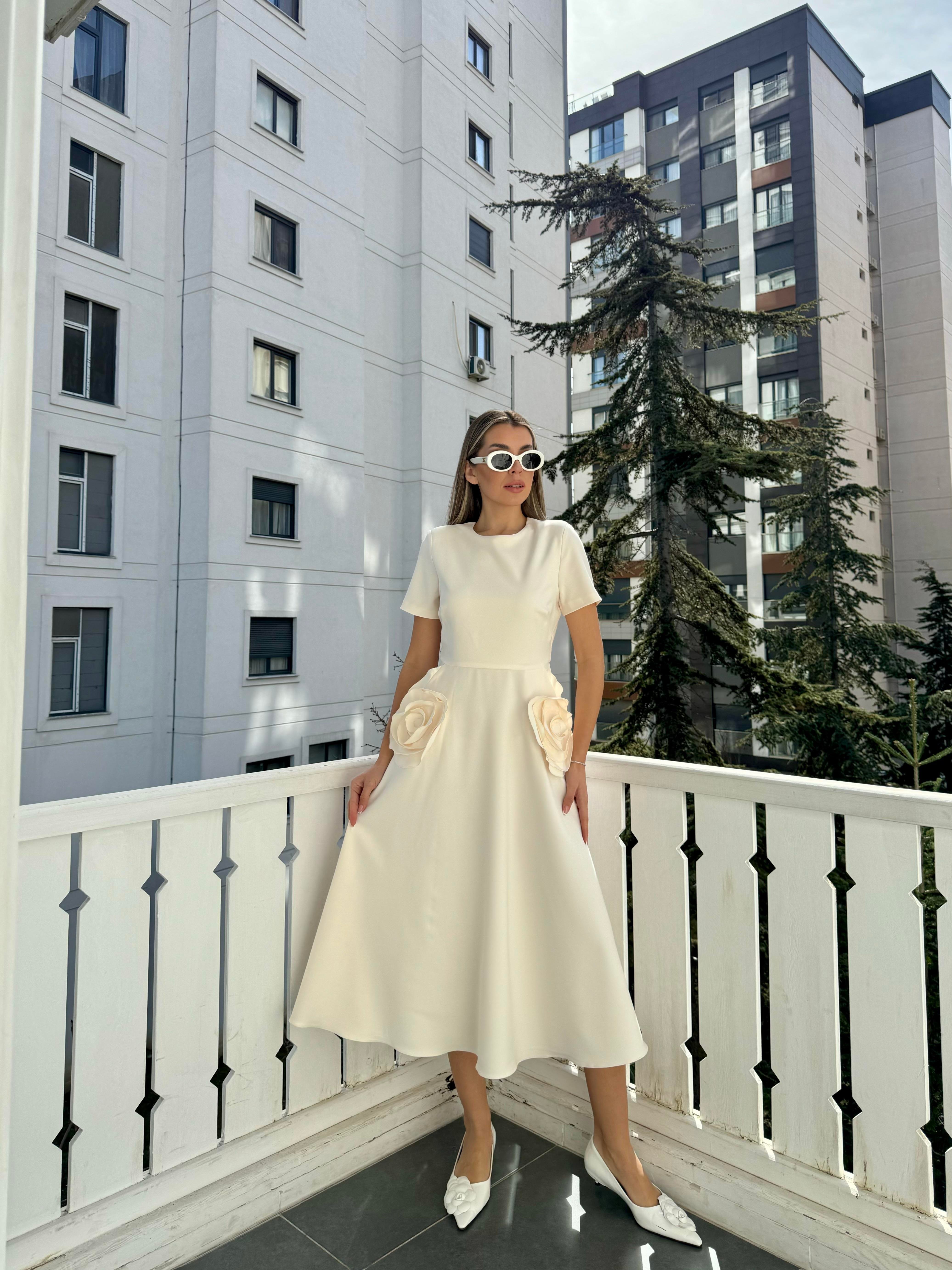 Ekru Gül Detay Midi Boy Elbise