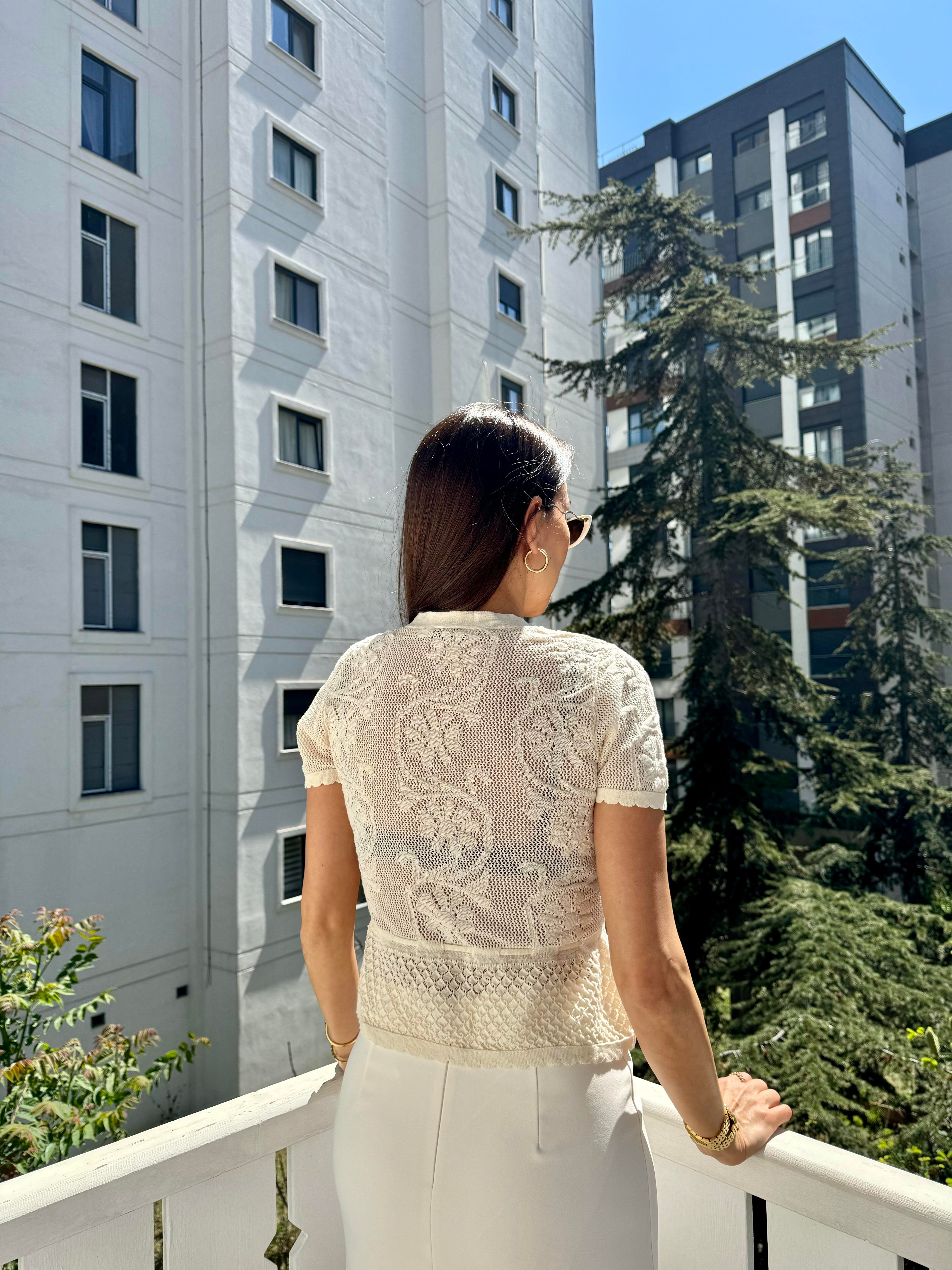 Ekru Kısa Kollu Ajurlu Hırka