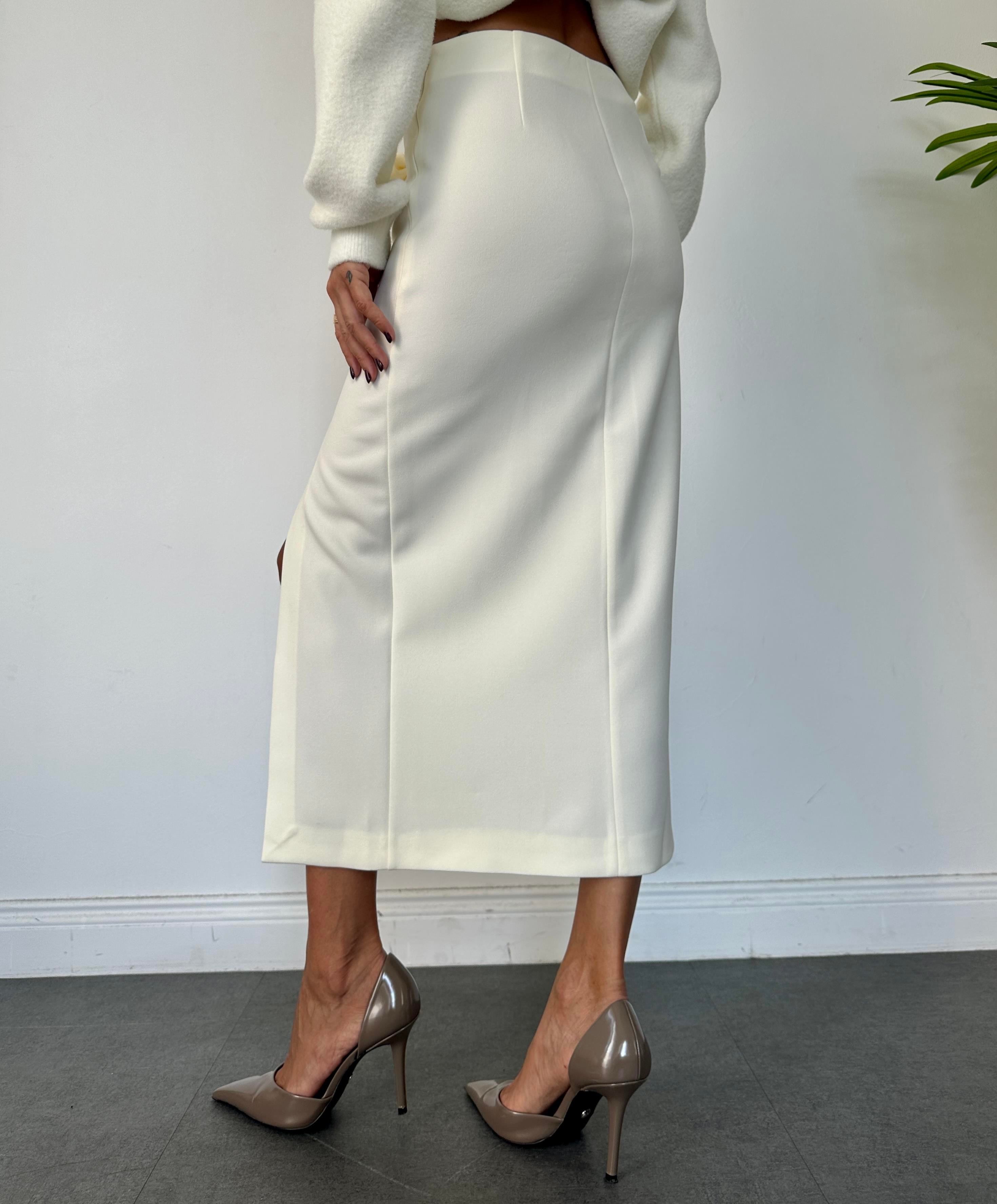 Ekru Özel Tasarım Gül Detaylı Etek