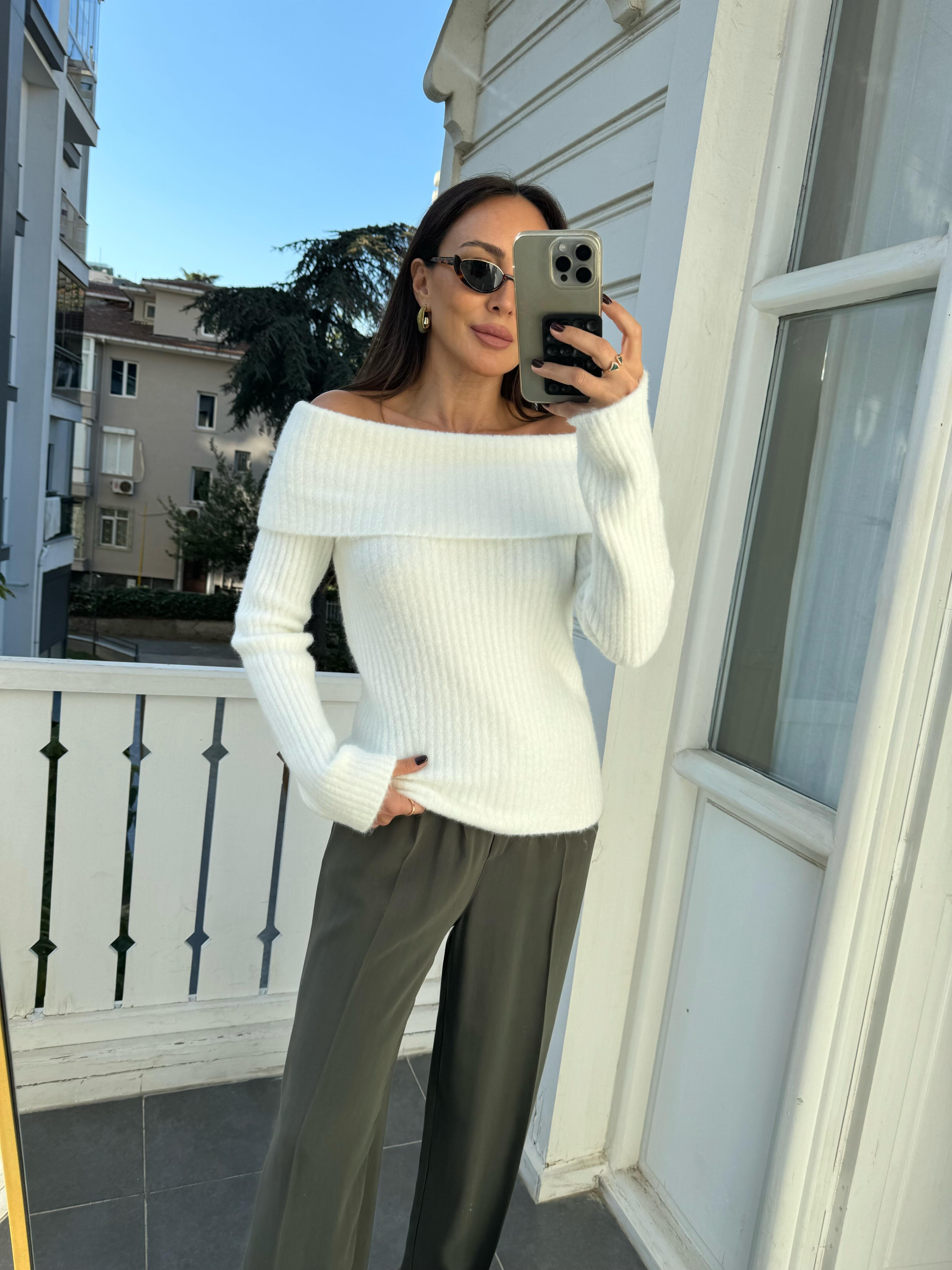 Ekru Soft Doku Bardot Yaka Fitilli Kazak