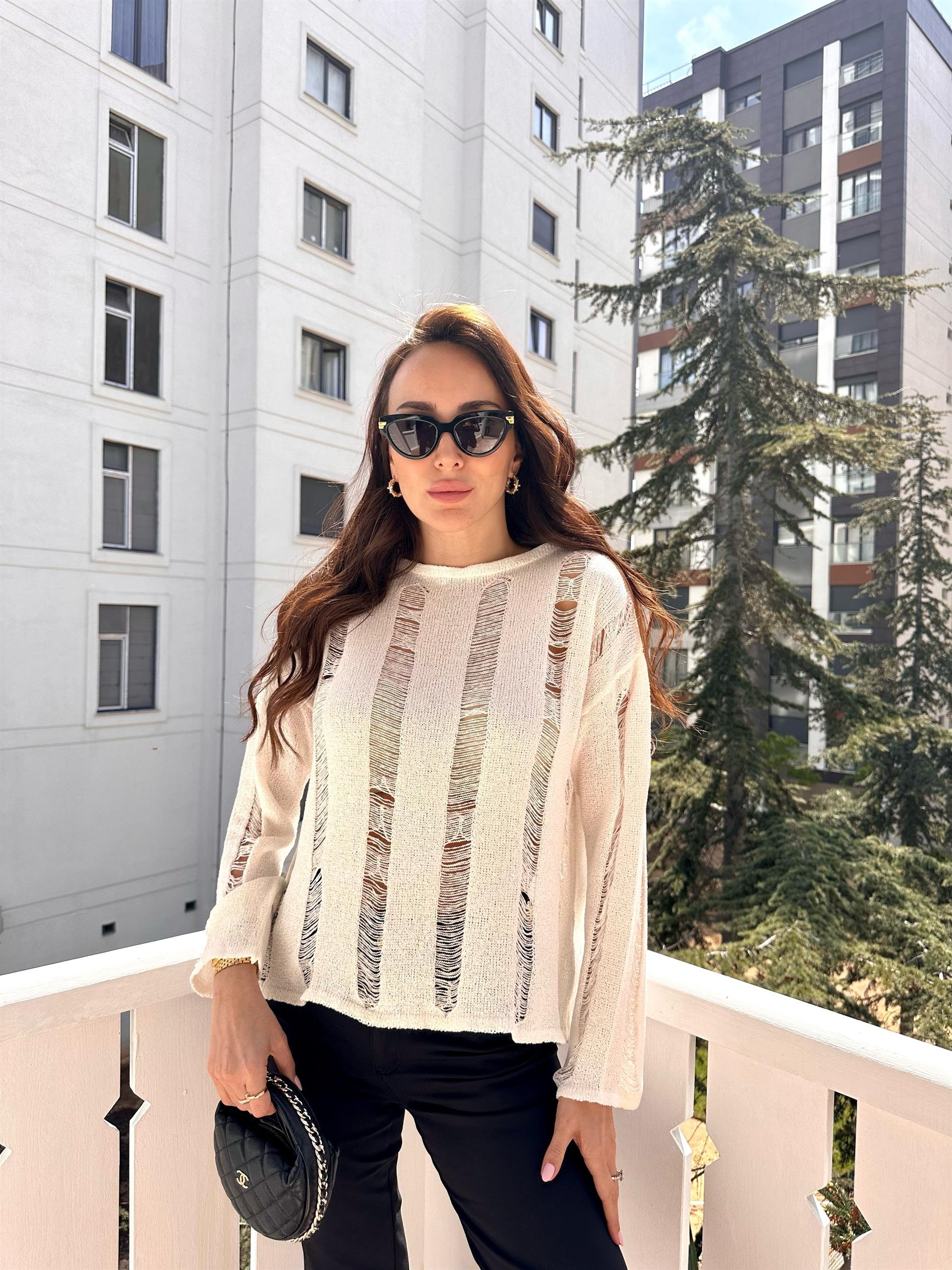 Ekru  Sökümlü Şerit Pencereli Triko