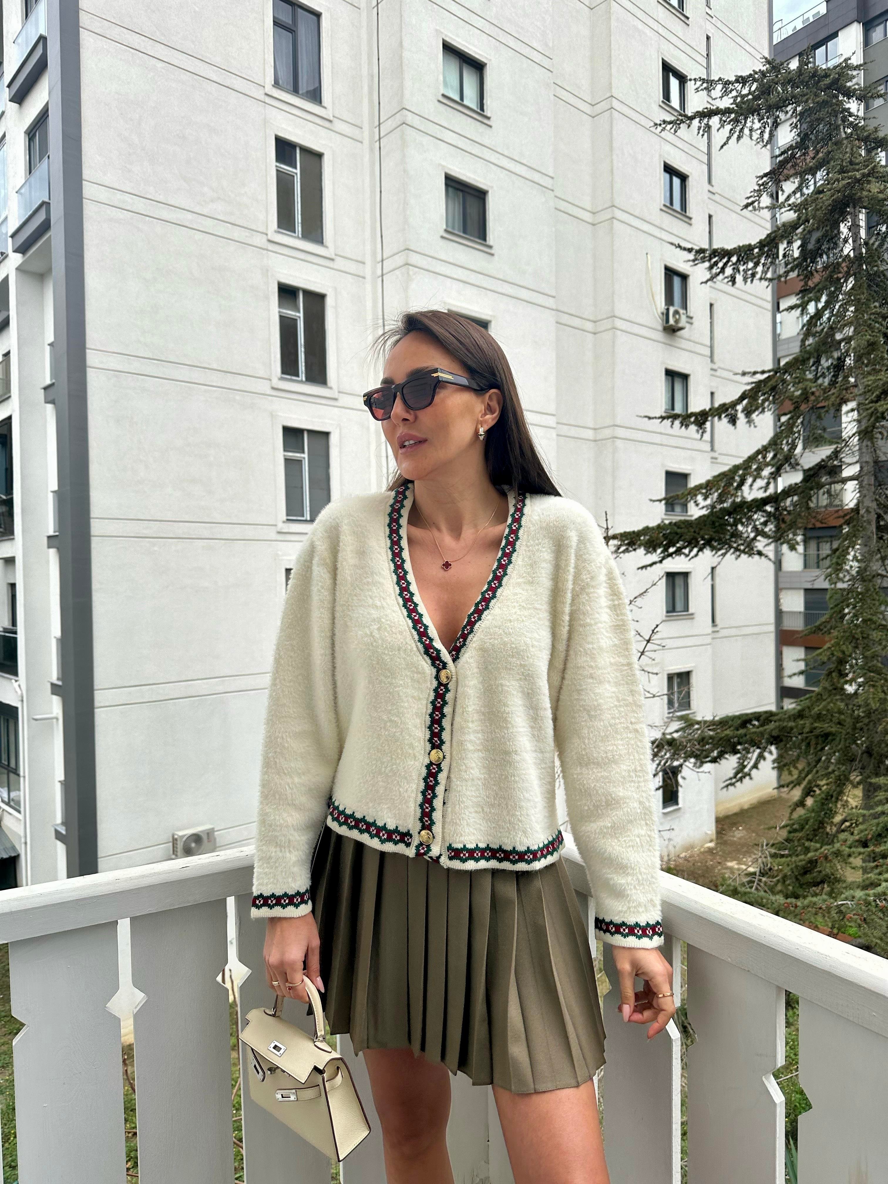 Ekru V Yaka Biyeli Hırka