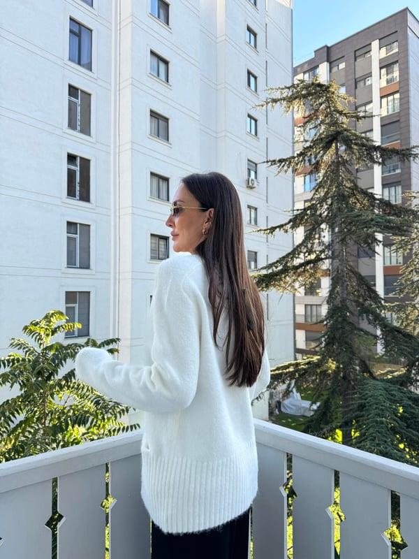 Ekru V Yaka Taş Düğmeli Cepli Yumuşak Dokulu Hırka