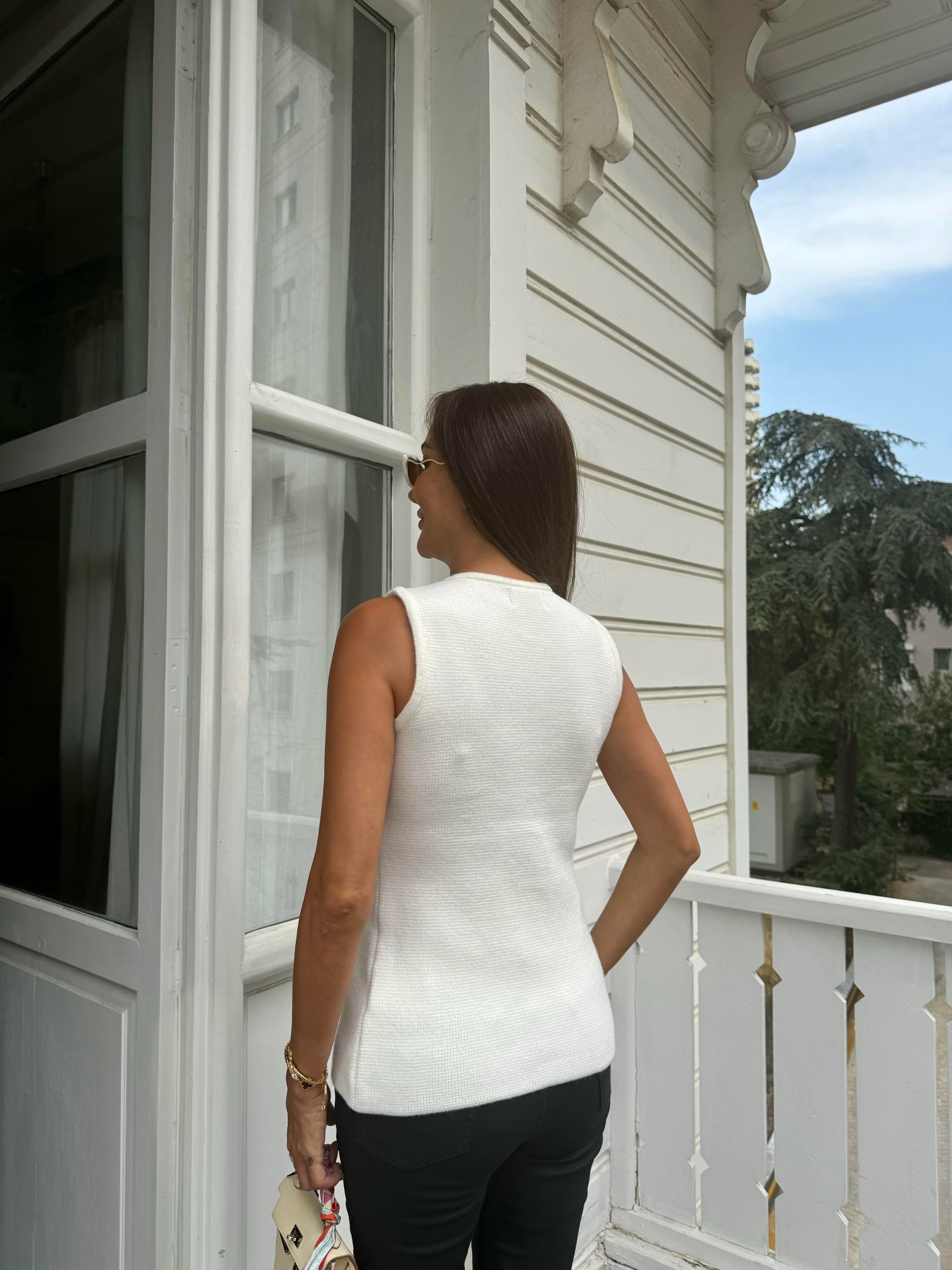 Fil Dişi Beyazı Düğmeli Triko Yelek