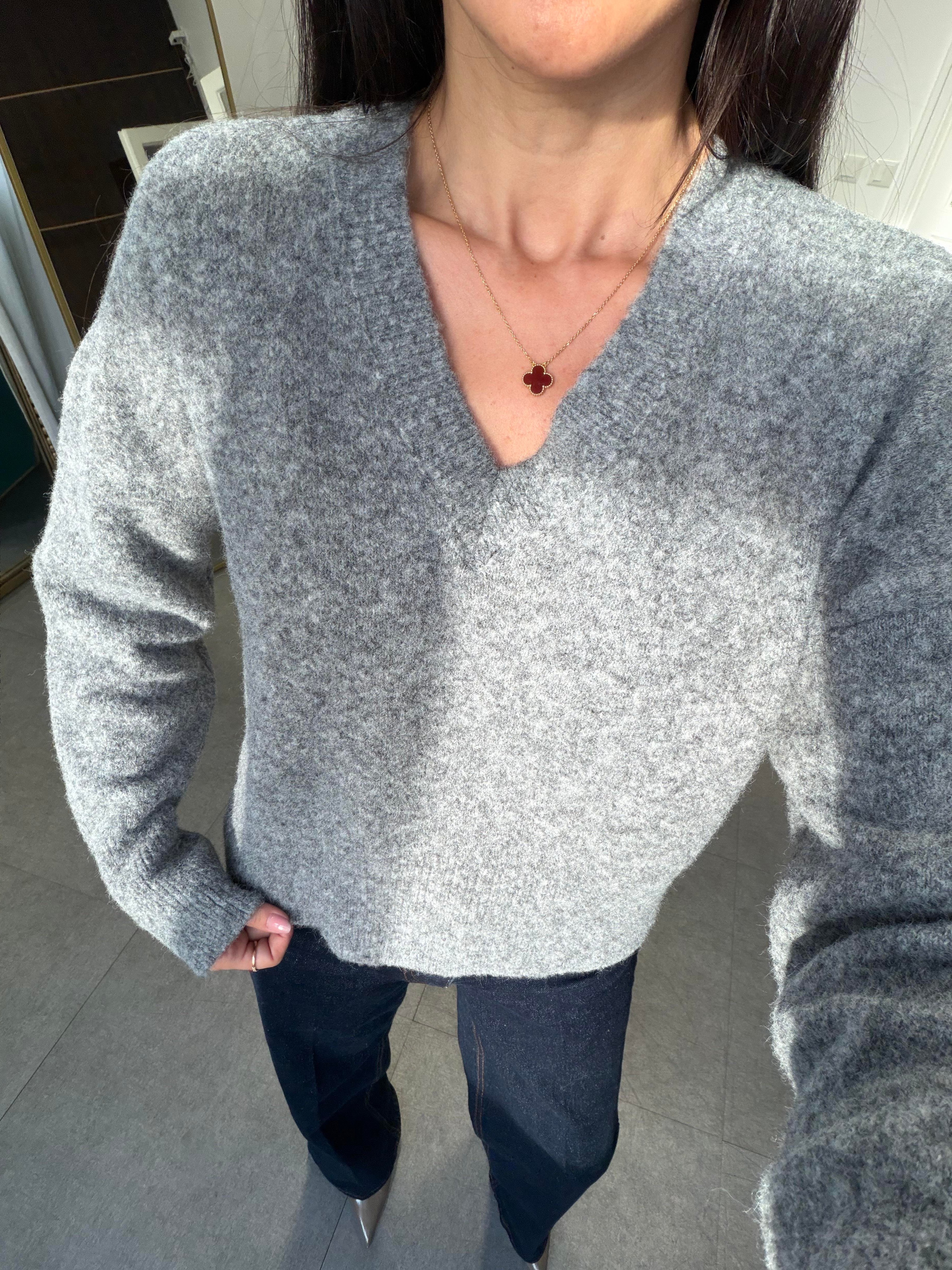 Füme Melanj V Yaka Yumuşak Dokulu Triko Kazak