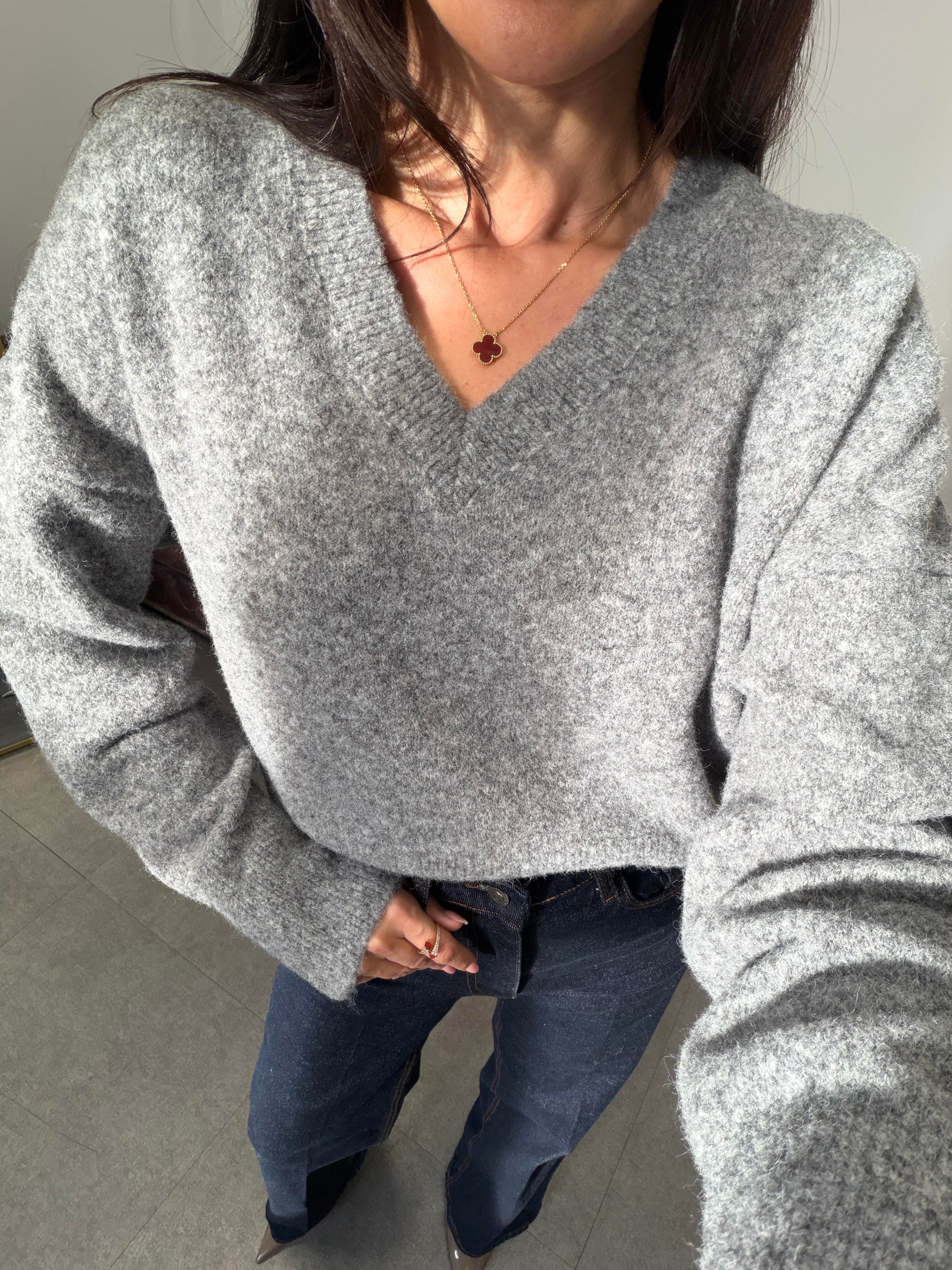 Füme Melanj V Yaka Yumuşak Dokulu Triko Kazak