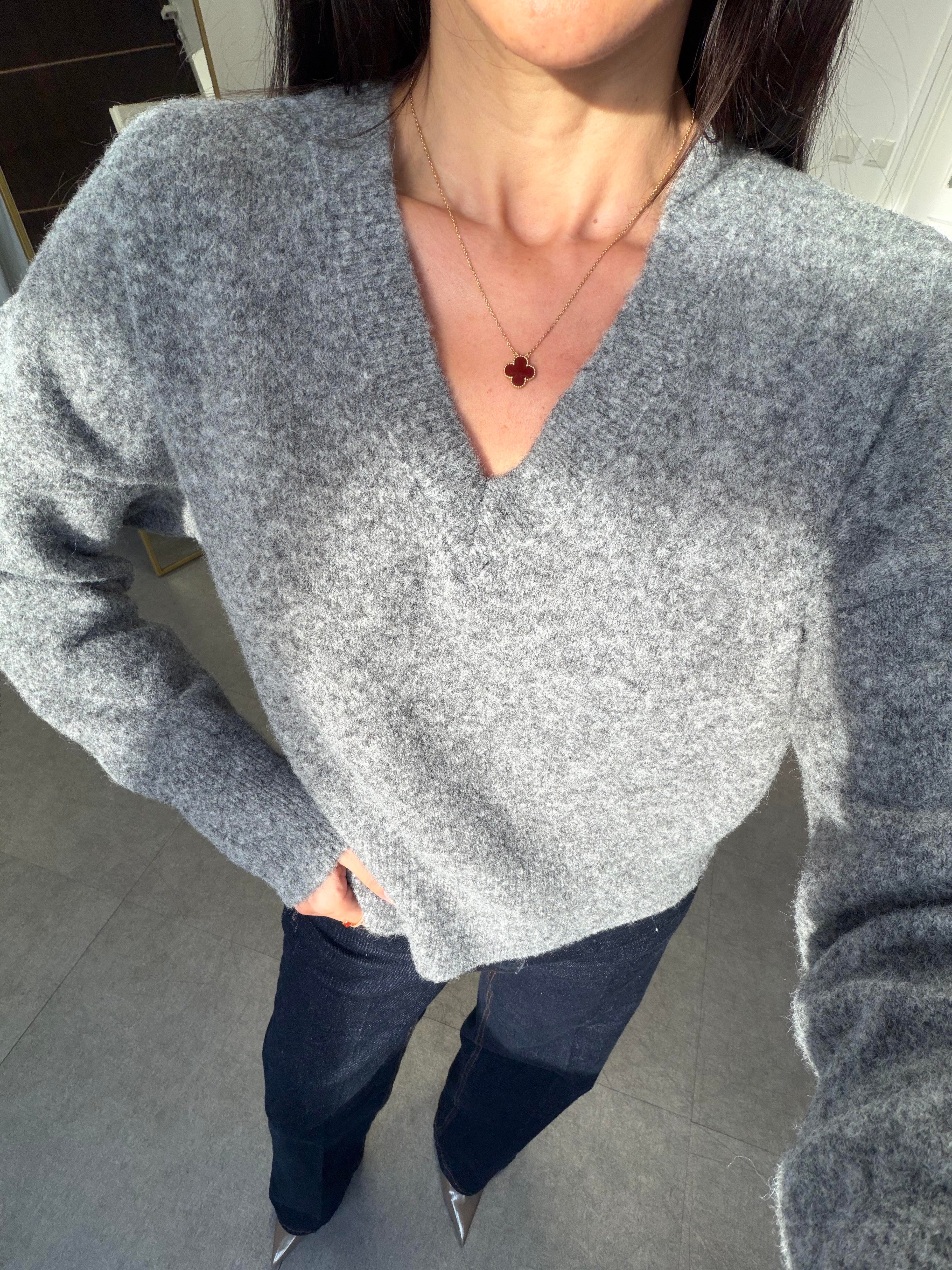 Füme Melanj V Yaka Yumuşak Dokulu Triko Kazak