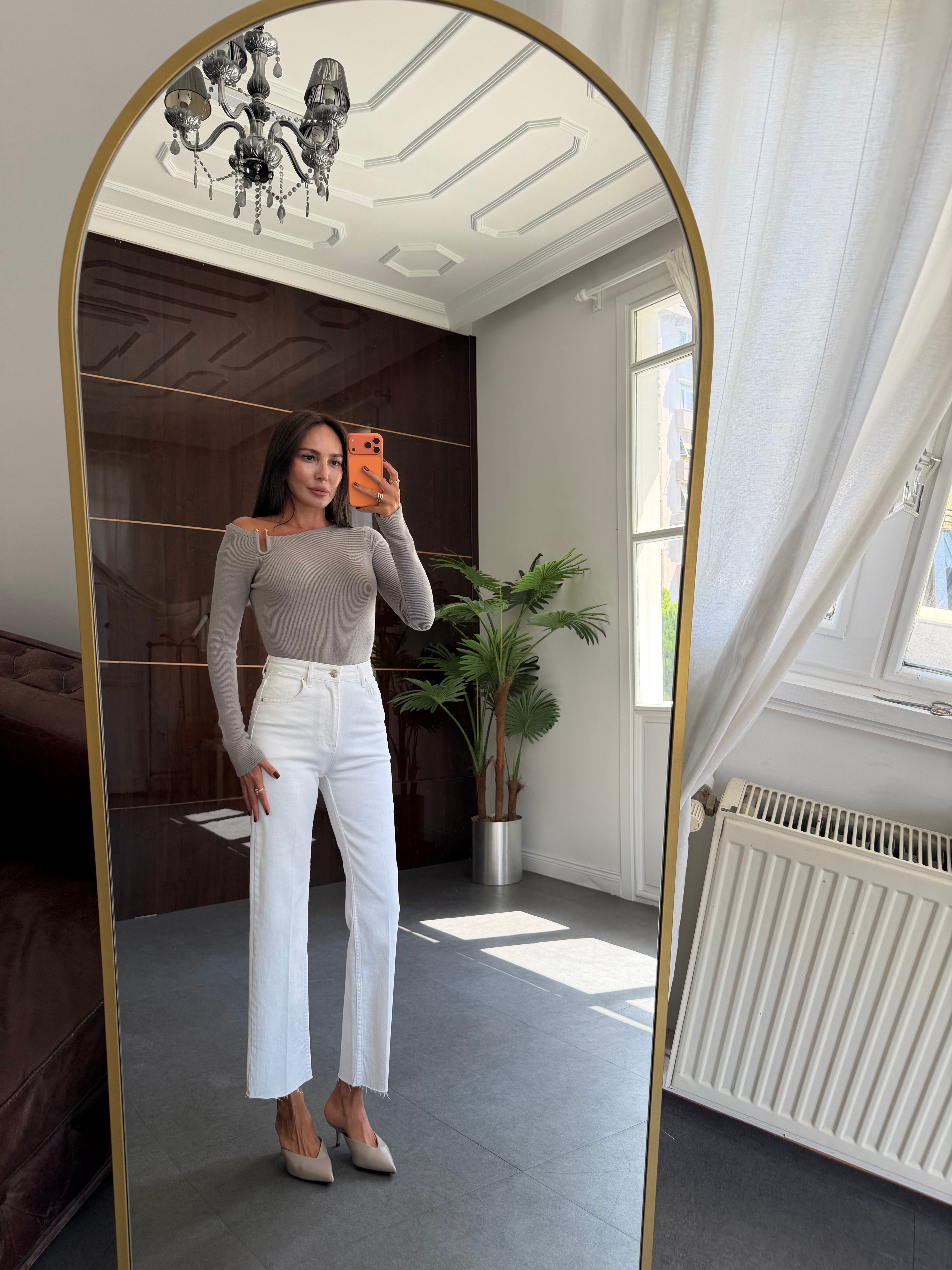 Gri Asimetrik Yaka Aksesuar Detaylı Triko Bluz