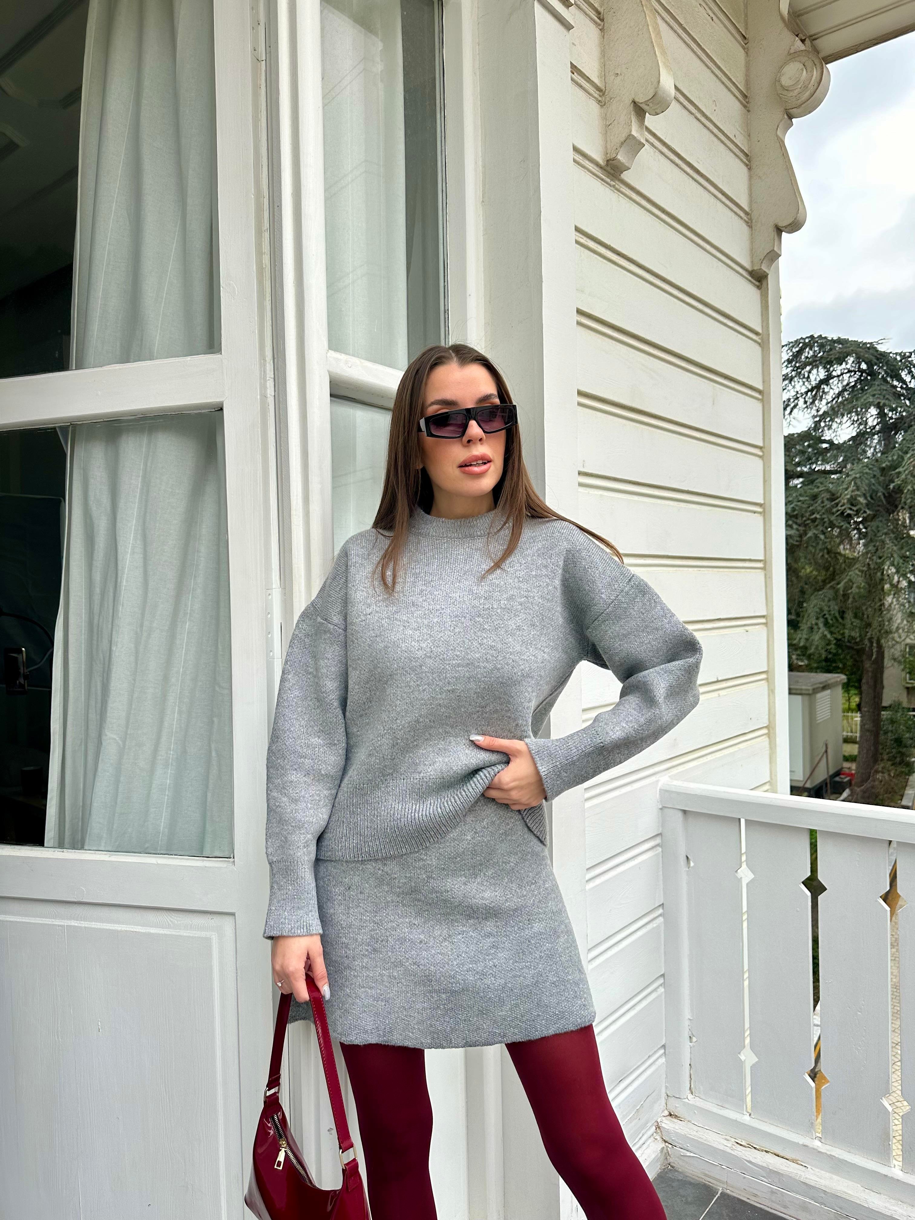 Gri Etekli Triko Takım