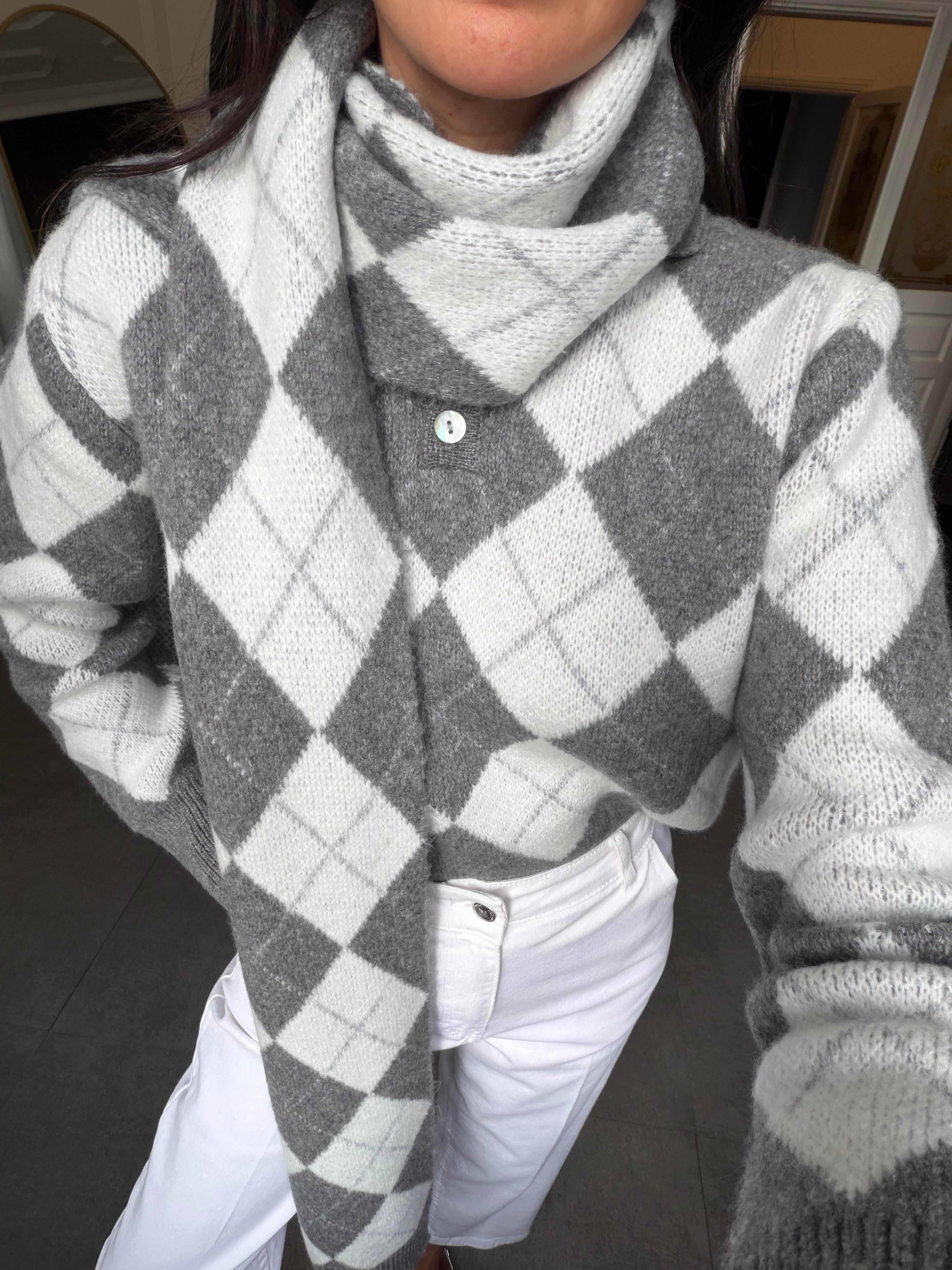 Gri-Kemik Triko Atkılı Kazak