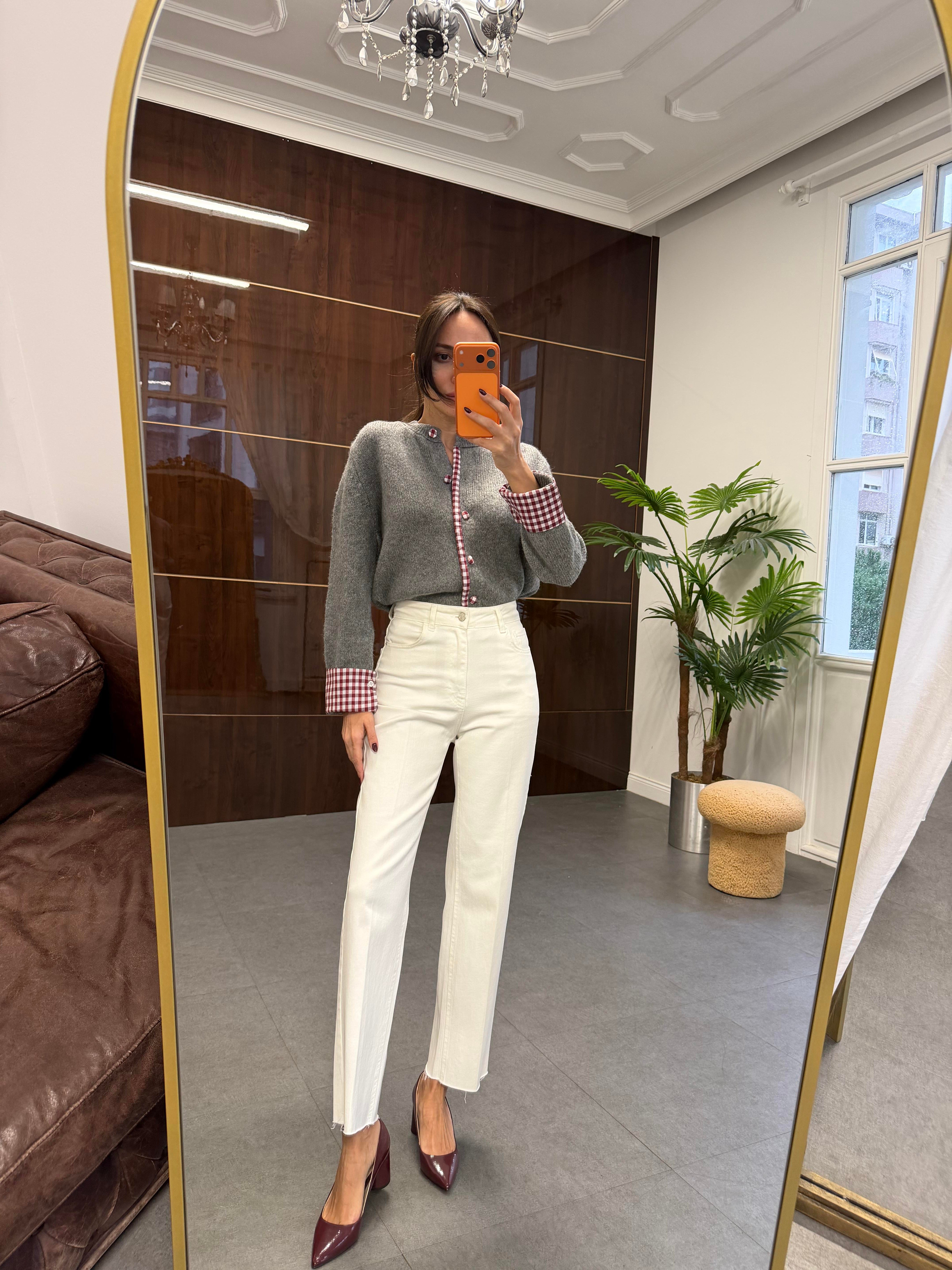 Gri Kol ve Düğme Detay Hırka