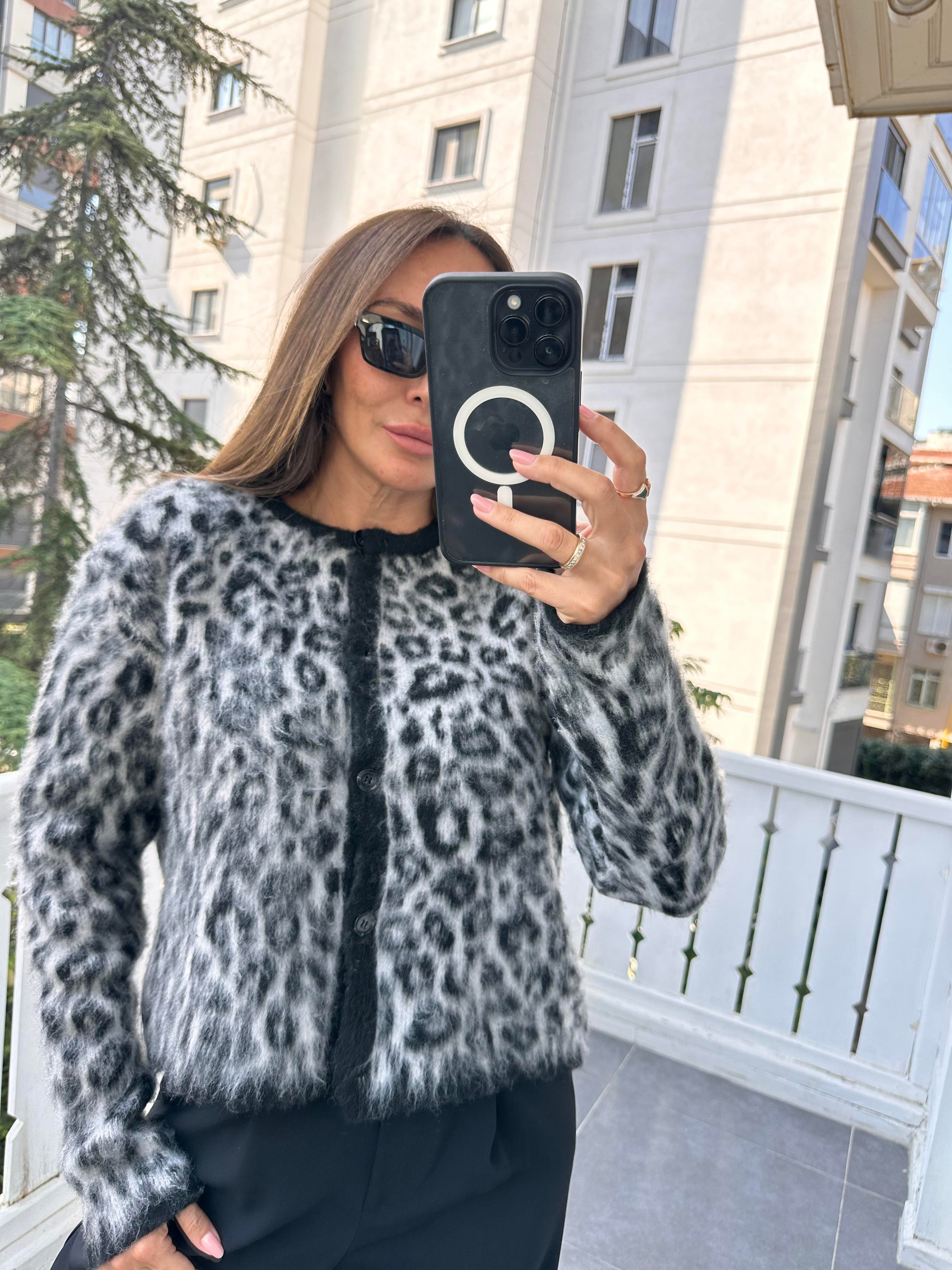 Gri Leopar Sakallı Triko Hırka