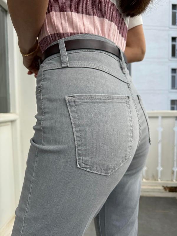 Gri Paçası Püsküllü ve Yırtmaçlı Jean Pantolon