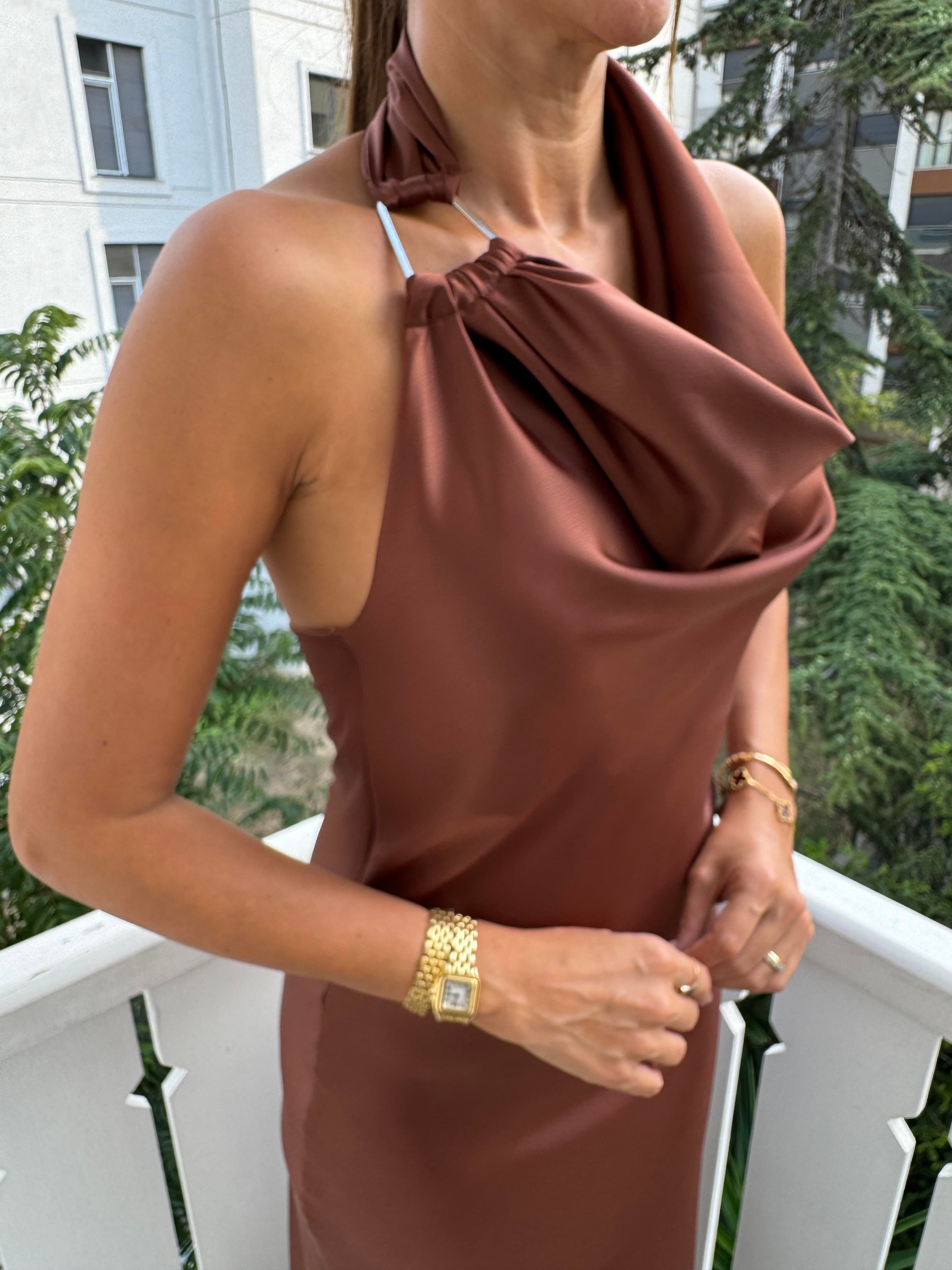 Kahve Boyundan Bağlamalı Saten Kadın Elbise