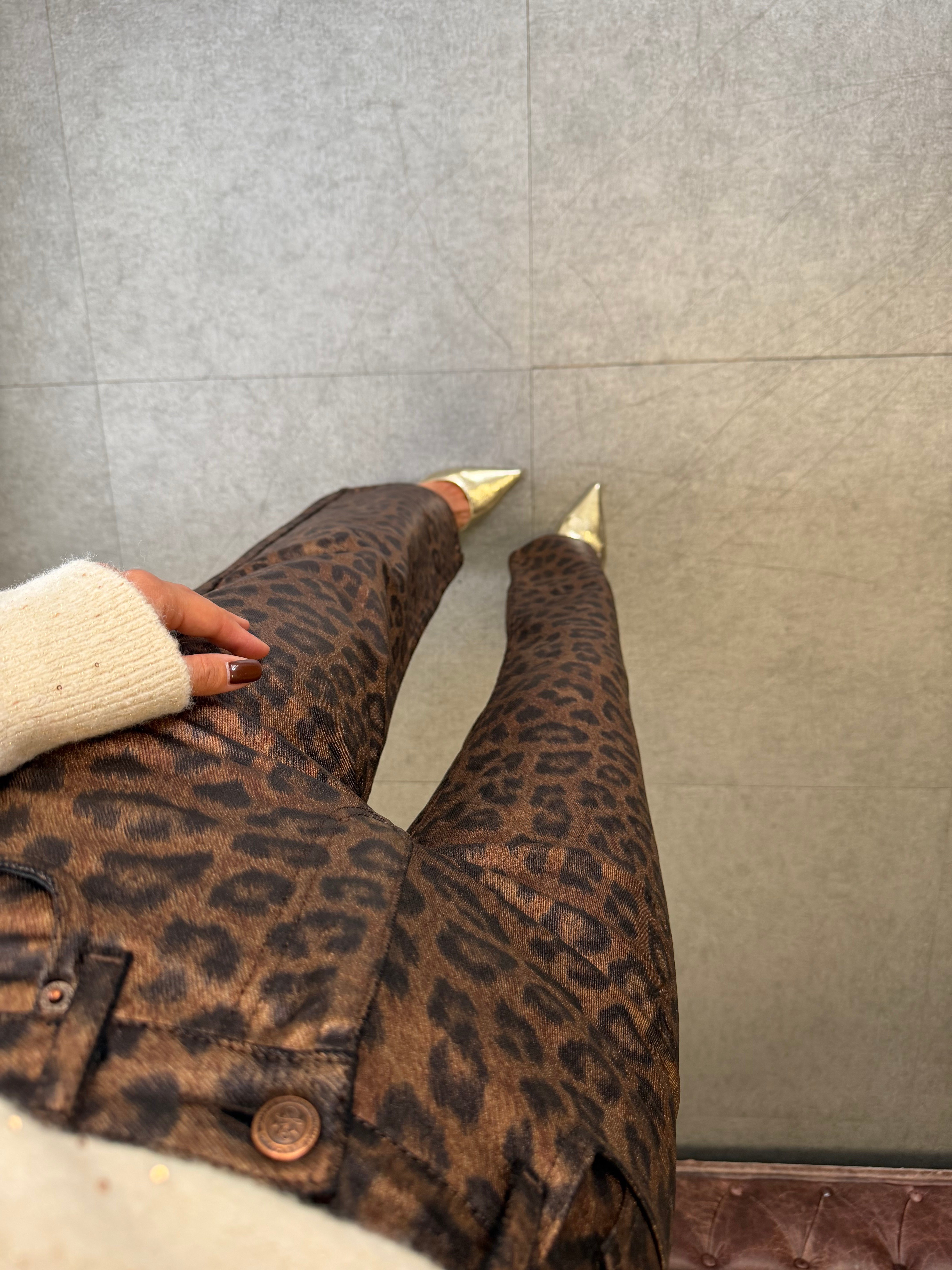 Kahve Parlak Baskı Leopar Jean