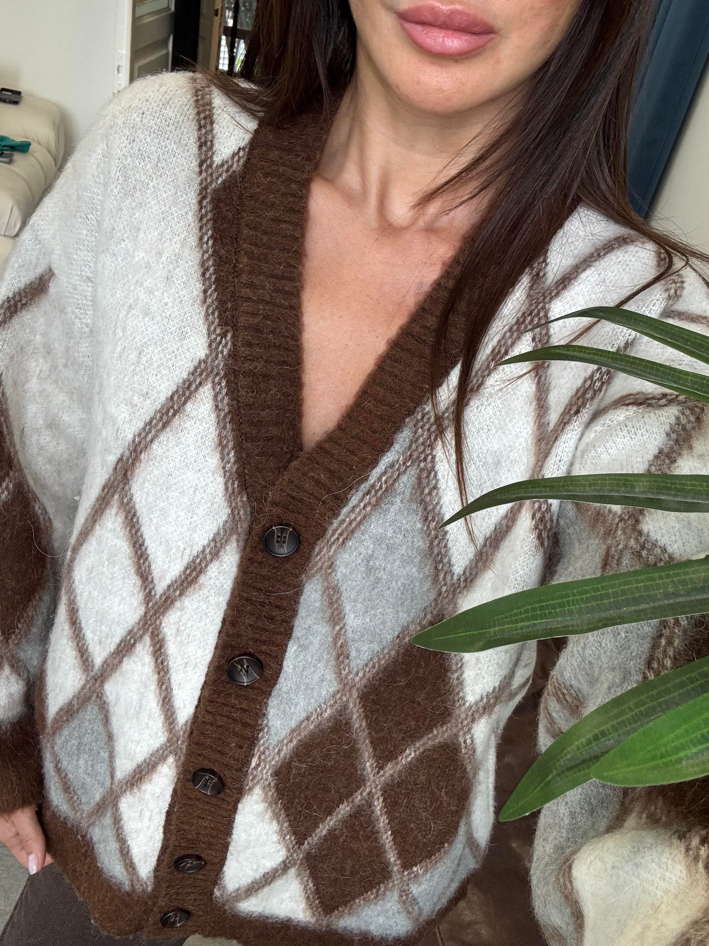 Kahve V Yaka Baklava Desenli Şardonlu Triko Hırka