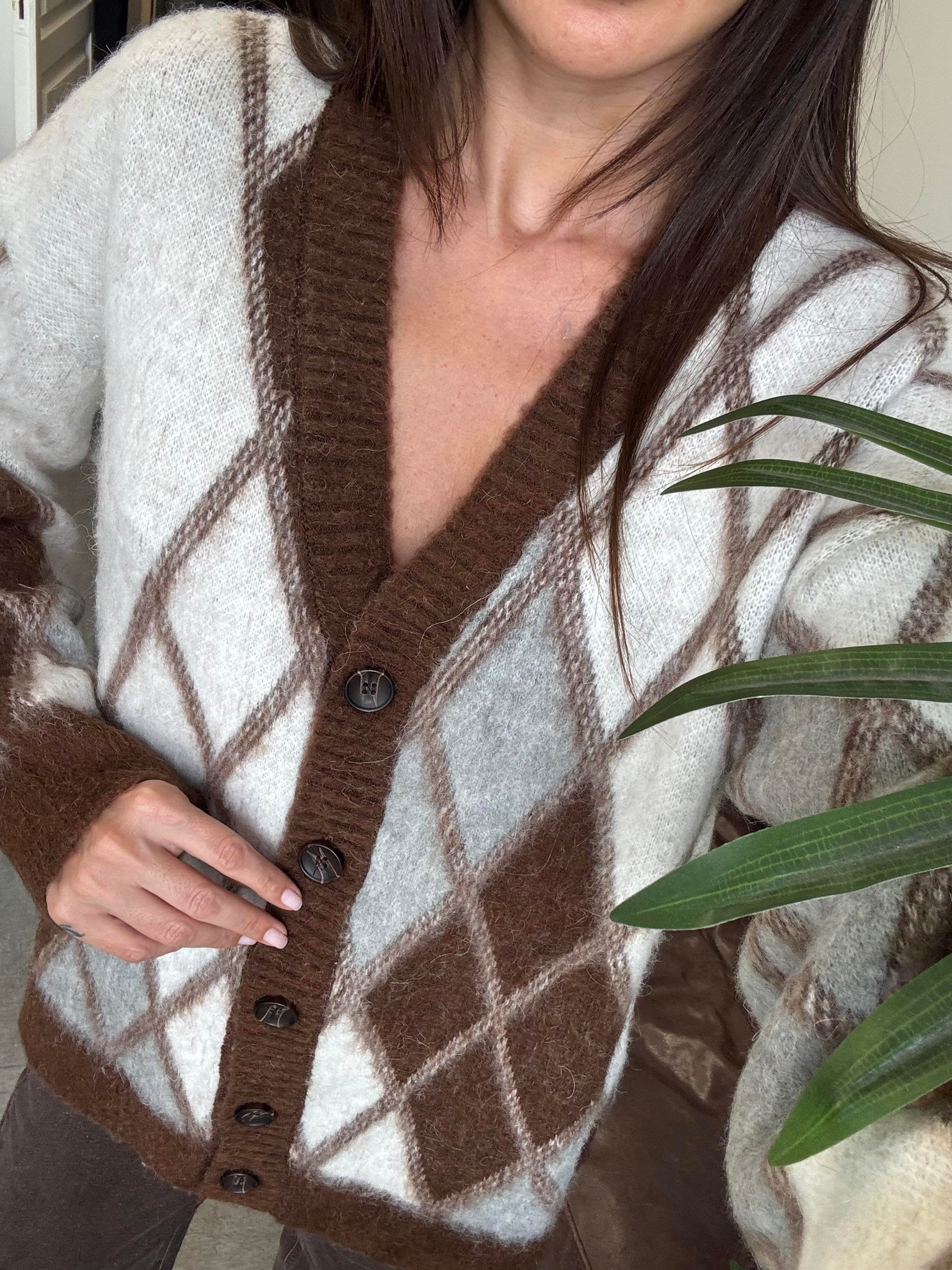 Kahve V Yaka Baklava Desenli Şardonlu Triko Hırka