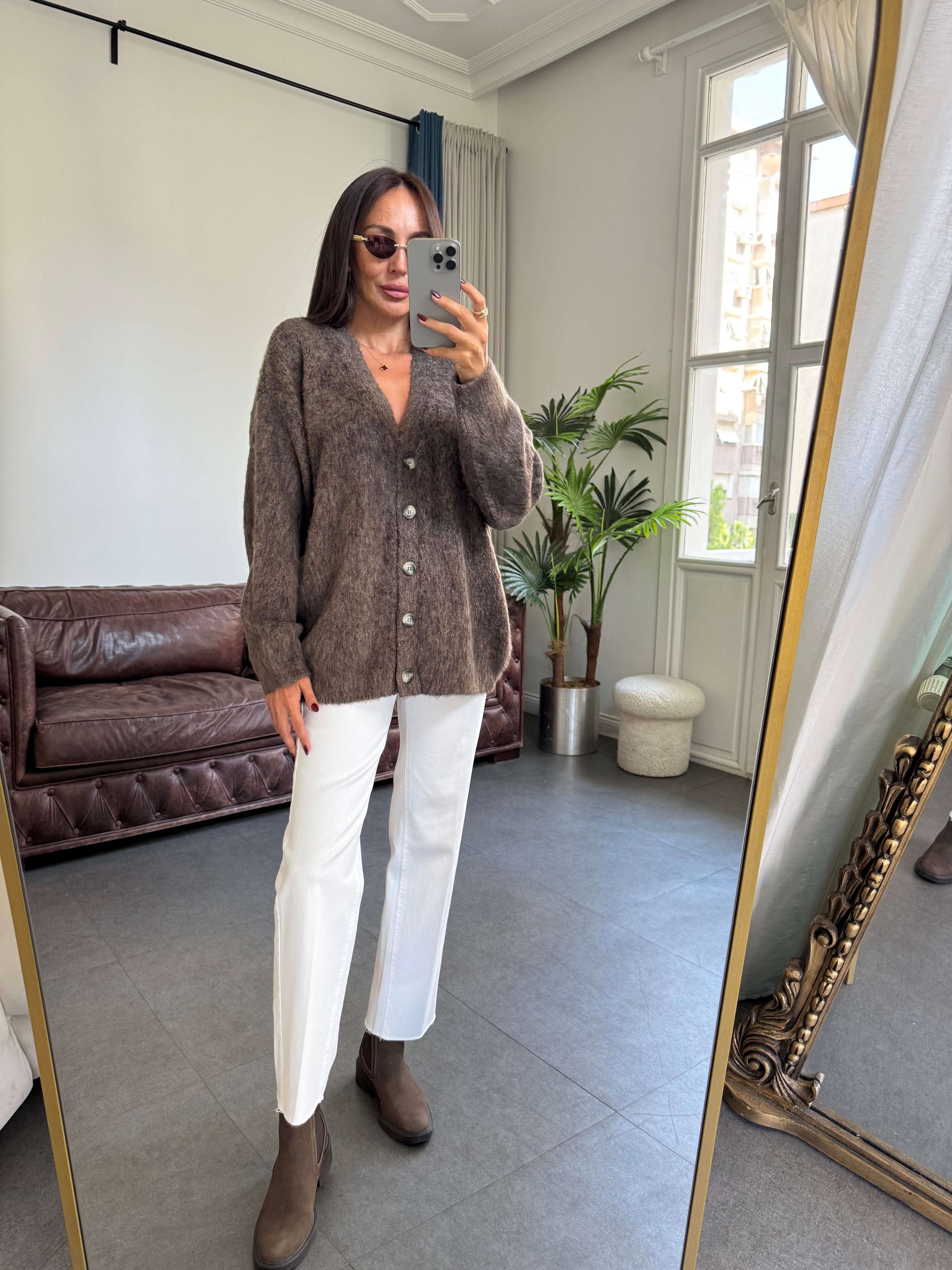 Kahve V Yaka Şardonlu Düğmeli Triko Hırka