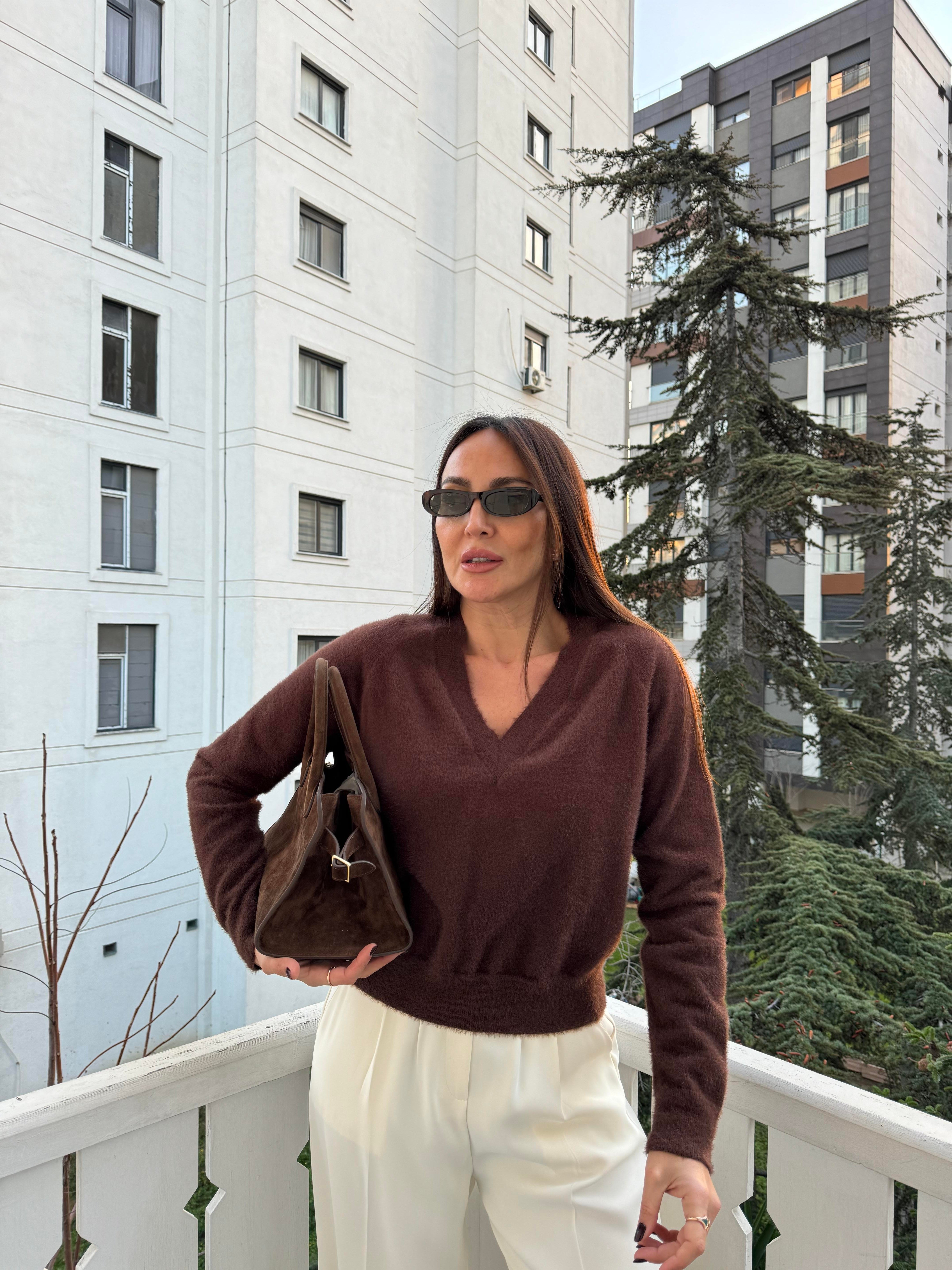Kahve V Yakalı Yumoş Kazak