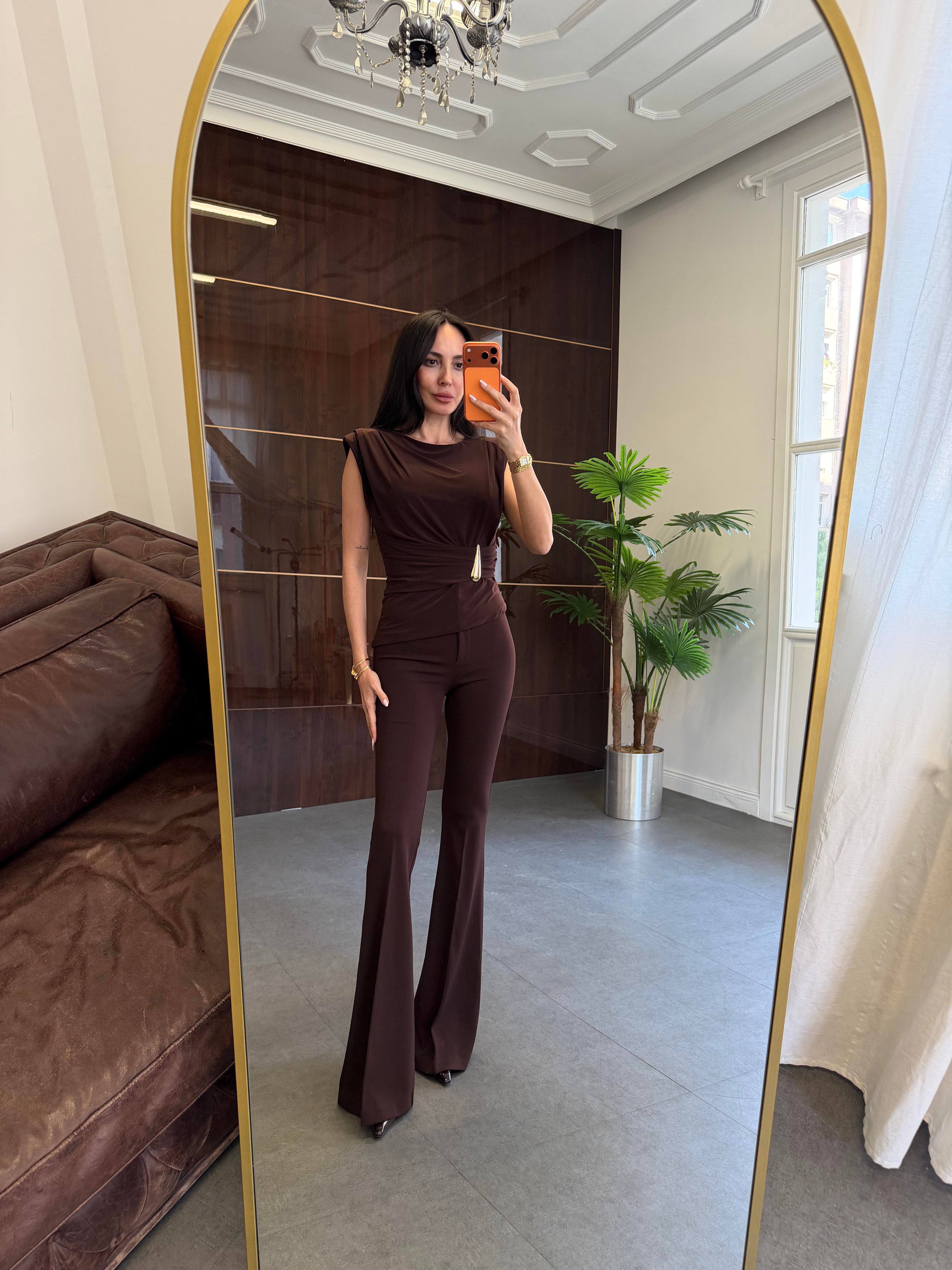 Kahve Yandan Tokalı Bluz