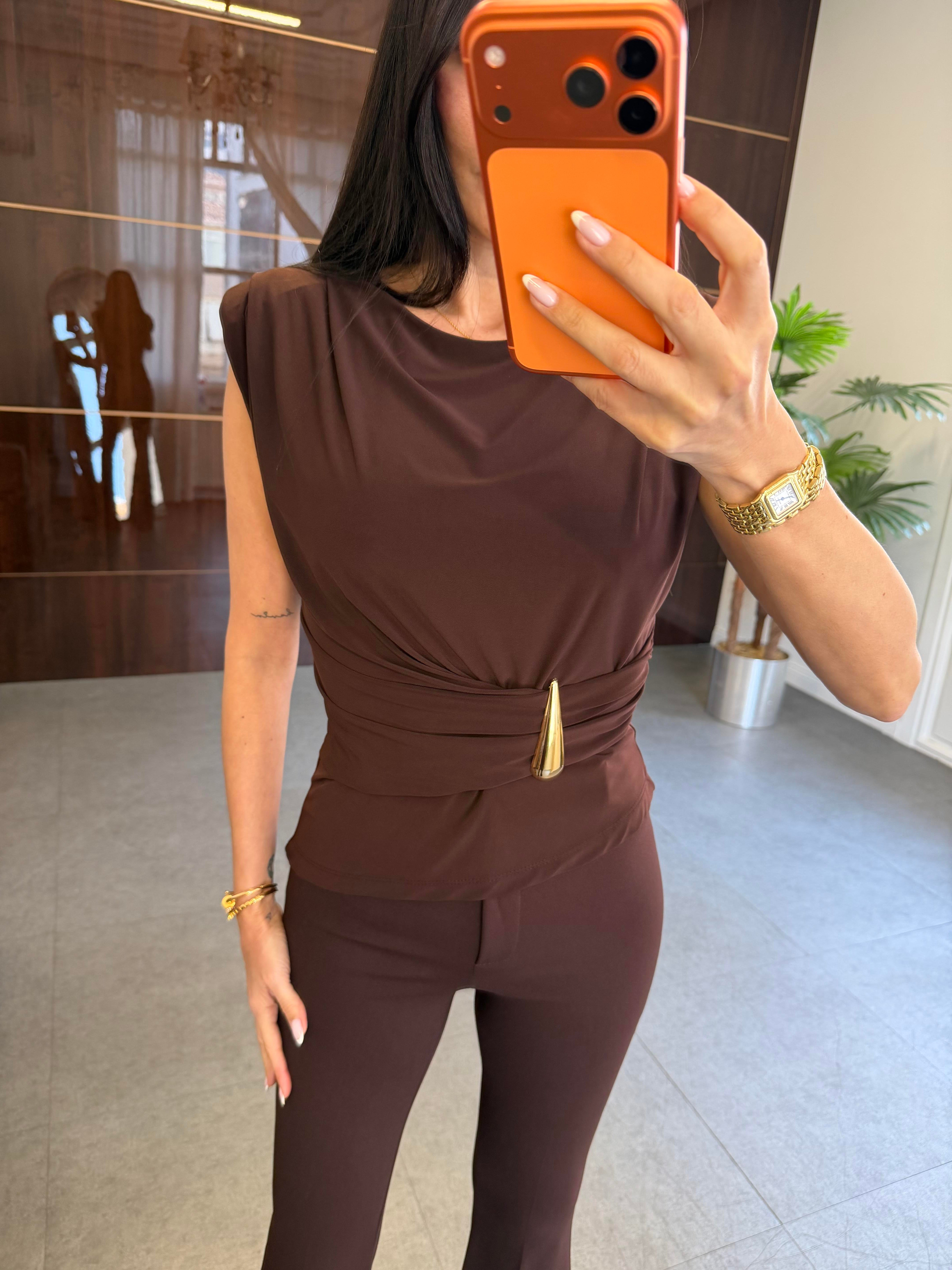 Kahve Yandan Tokalı Bluz