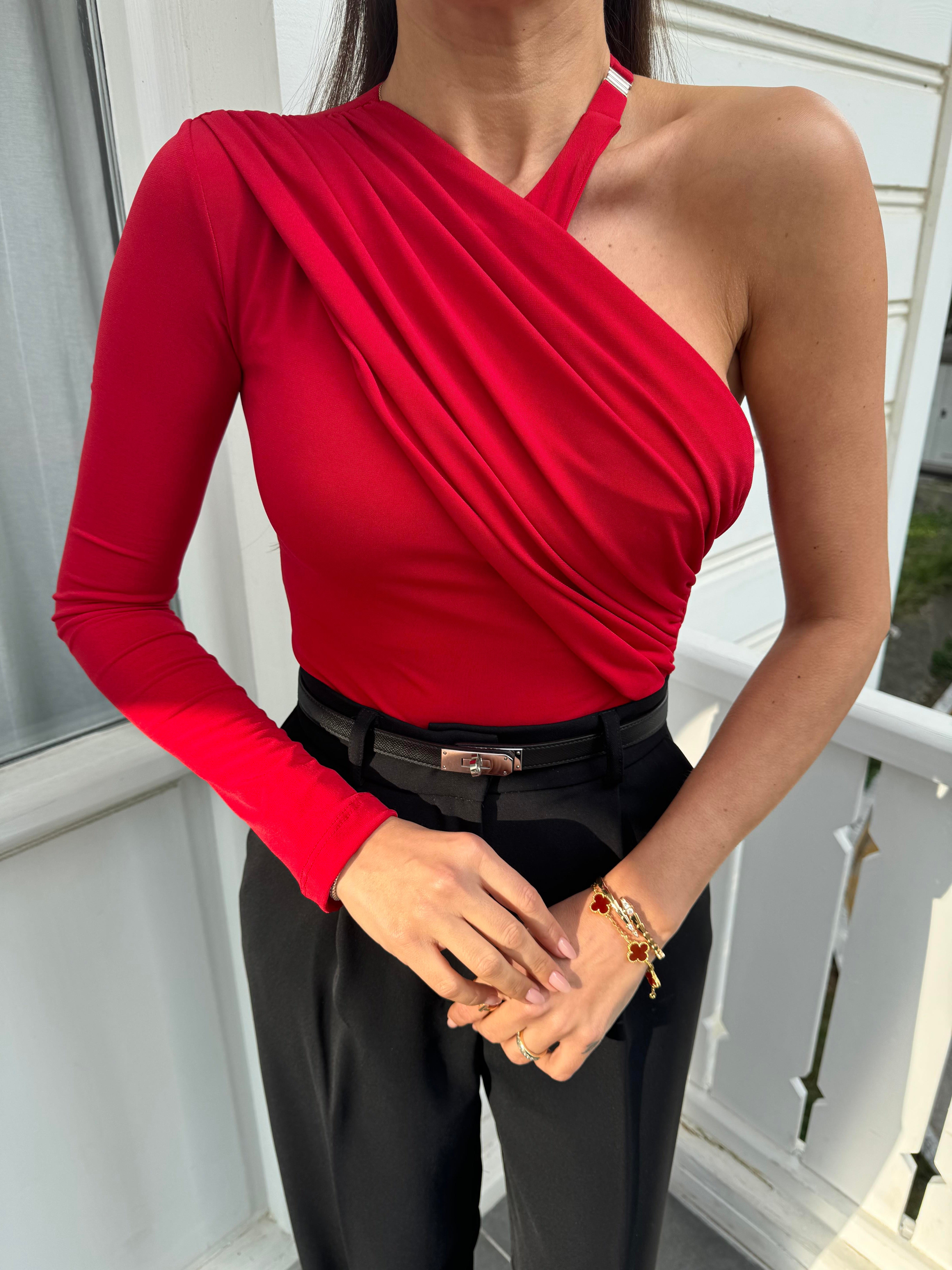 Kırmızı Boyun Detaylı Drape Bluz