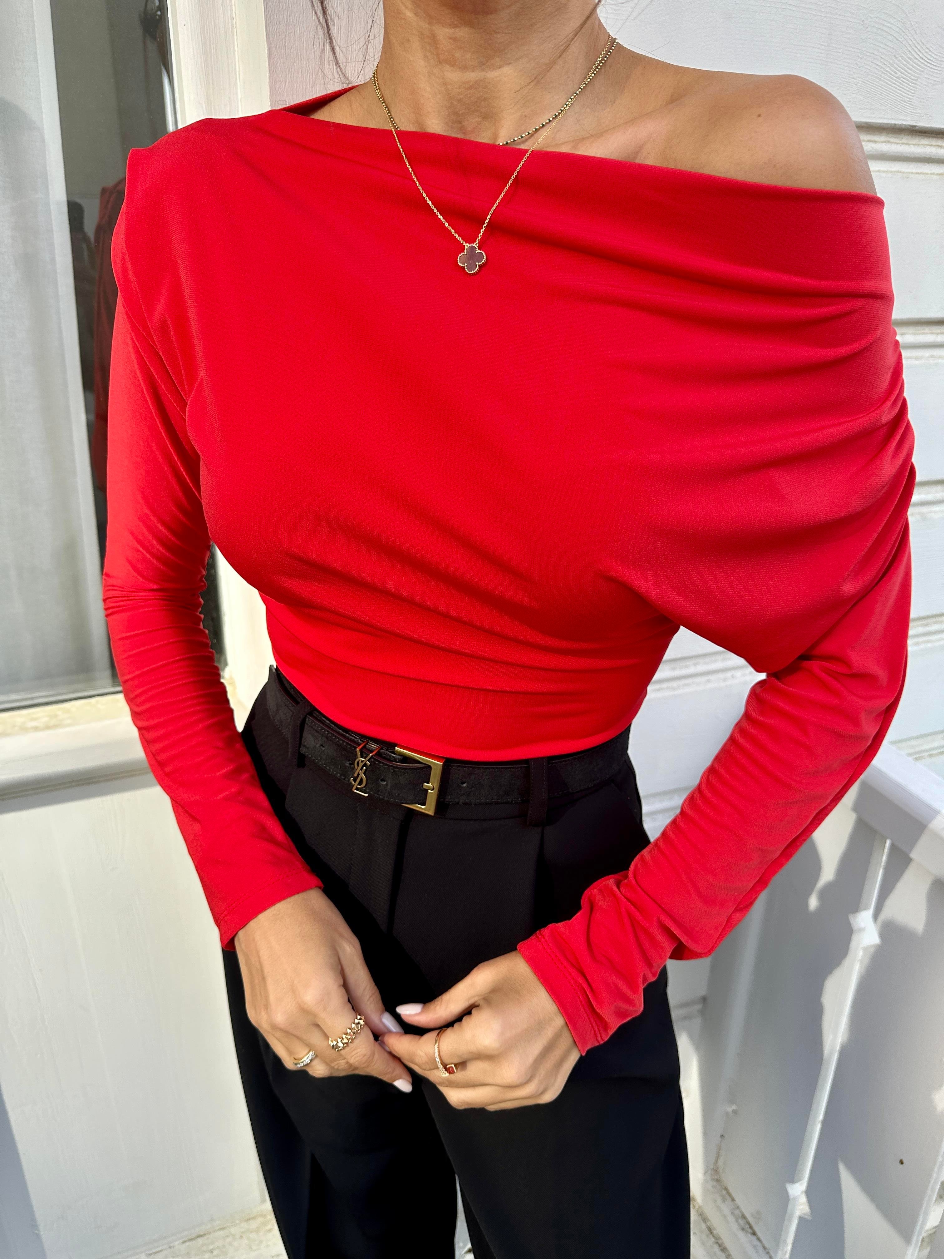 Kırmızı Omzu Pileli Bluz